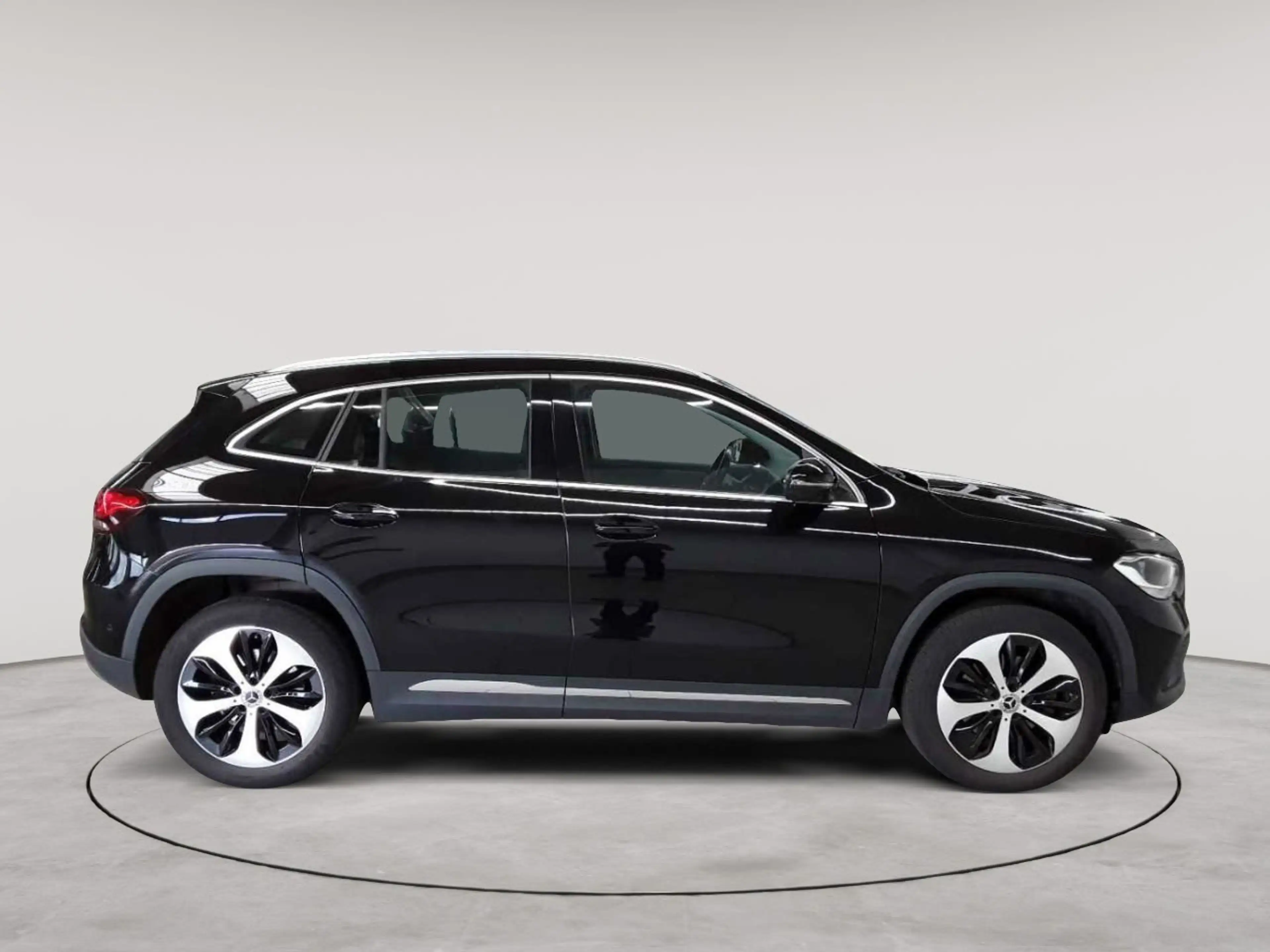 Mercedes-Benz GLA 250 GLA 250-Progressive BusiP PANO KAM StHz — photo 3