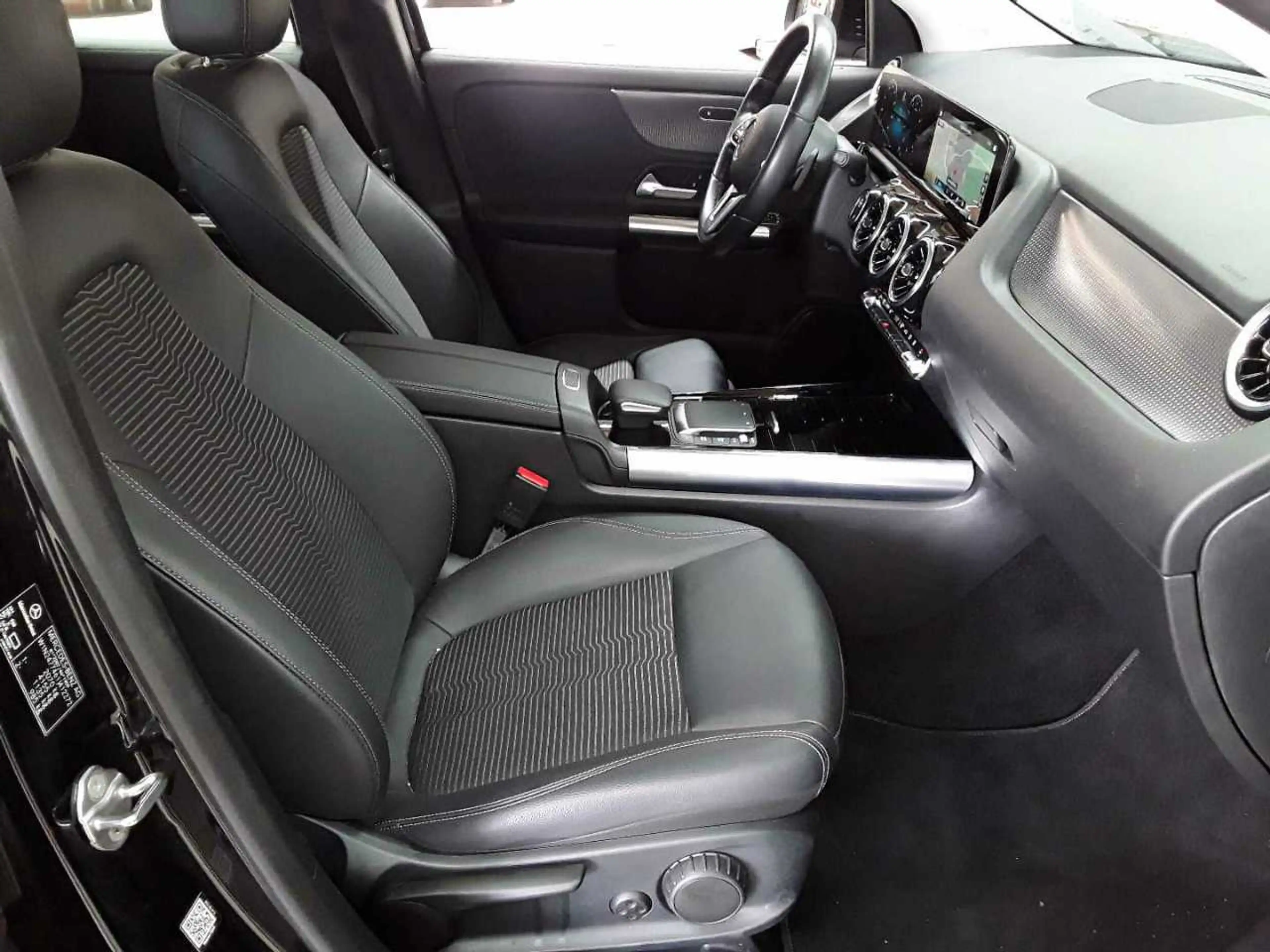 Mercedes-Benz GLA 250 GLA 250-Progressive BusiP PANO KAM StHz — photo 8