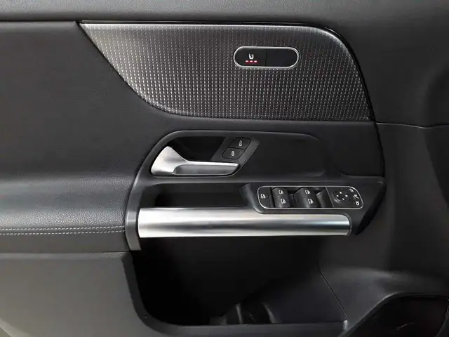 Mercedes-Benz Gla view 16