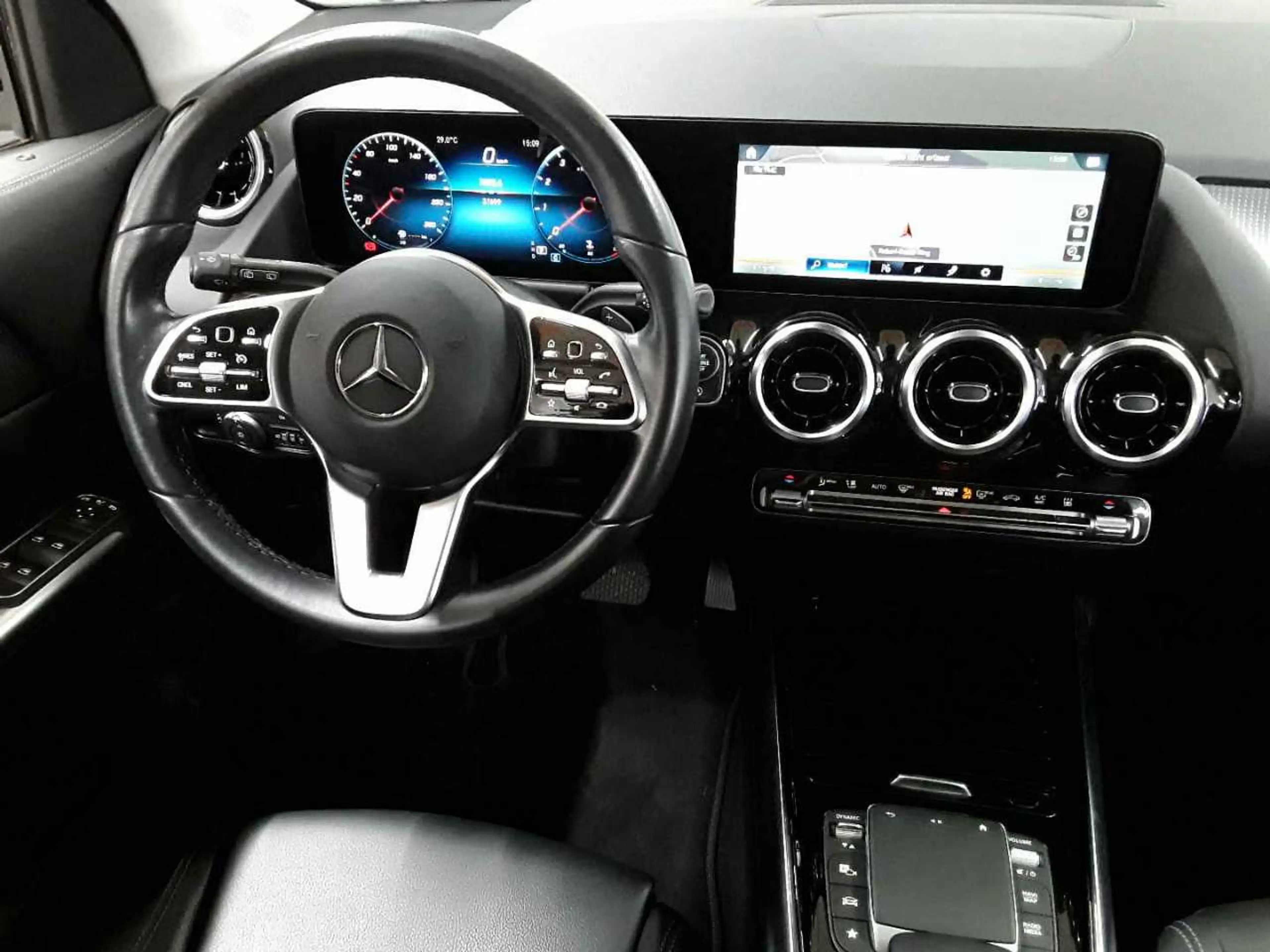 Mercedes-Benz GLA 250 GLA 250-Progressive BusiP PANO KAM StHz — photo 10