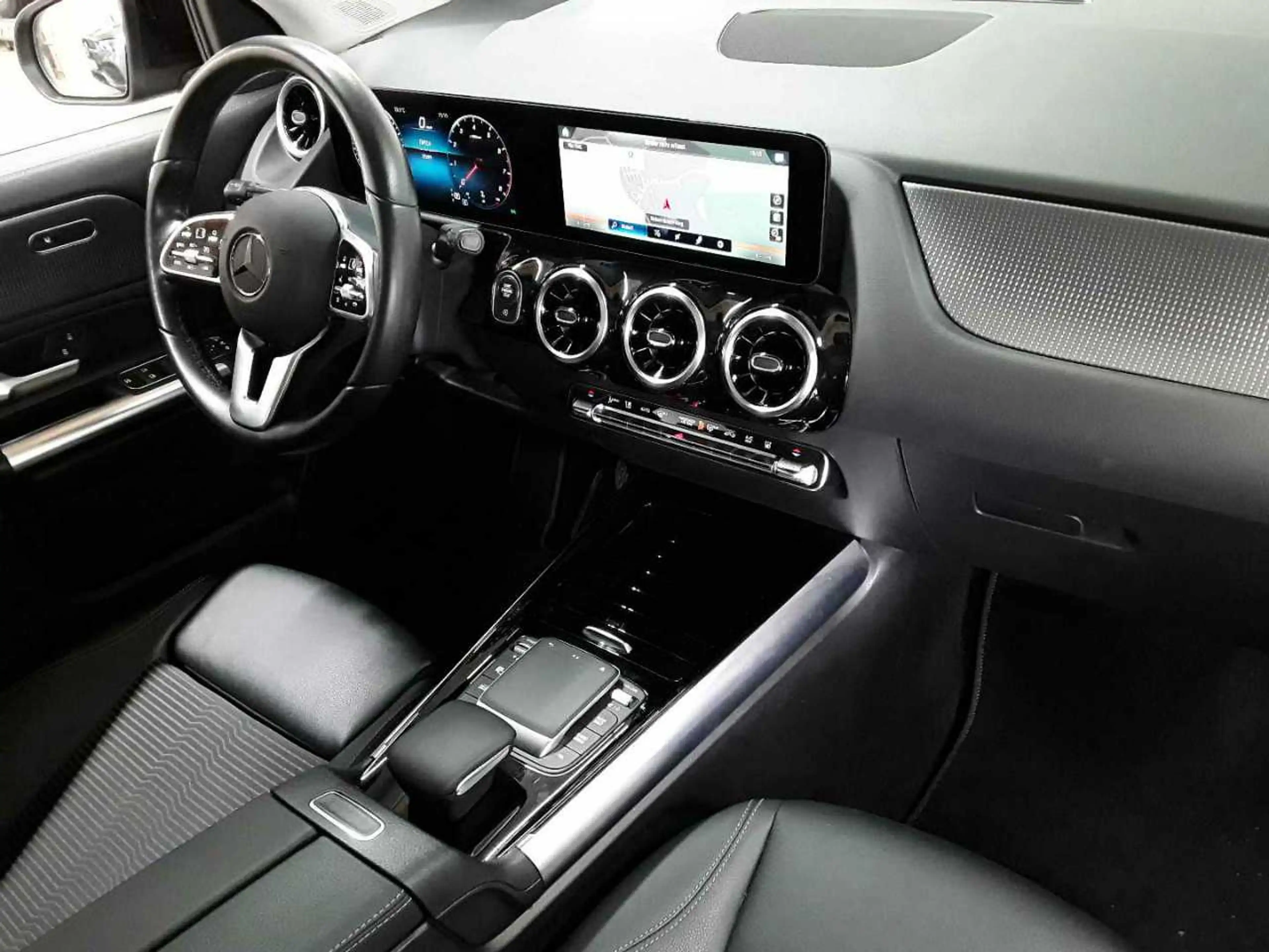 Mercedes-Benz GLA 250 GLA 250-Progressive BusiP PANO KAM StHz — photo 9