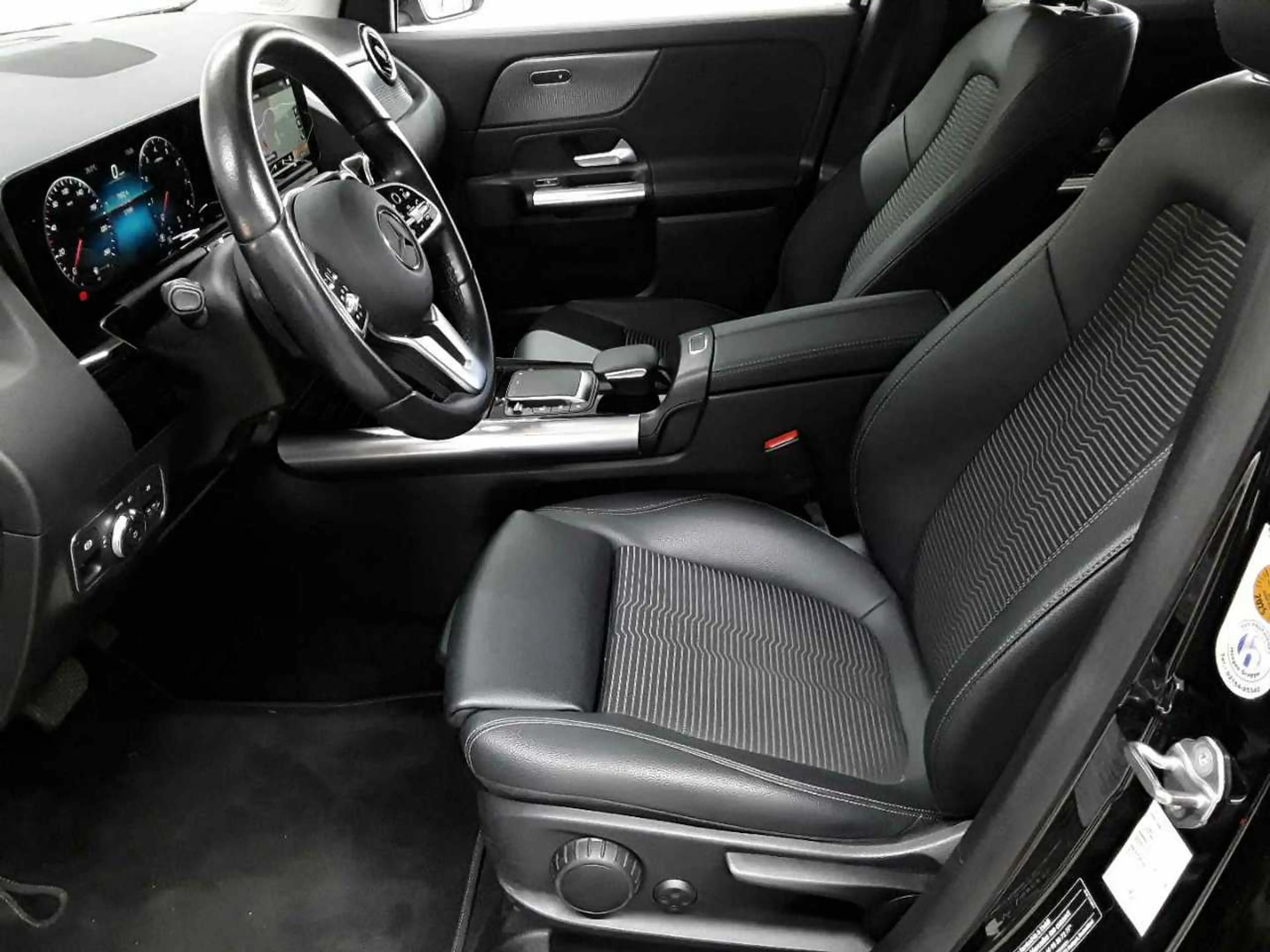 Mercedes-Benz GLA 250 GLA 250-Progressive BusiP PANO KAM StHz — photo 7
