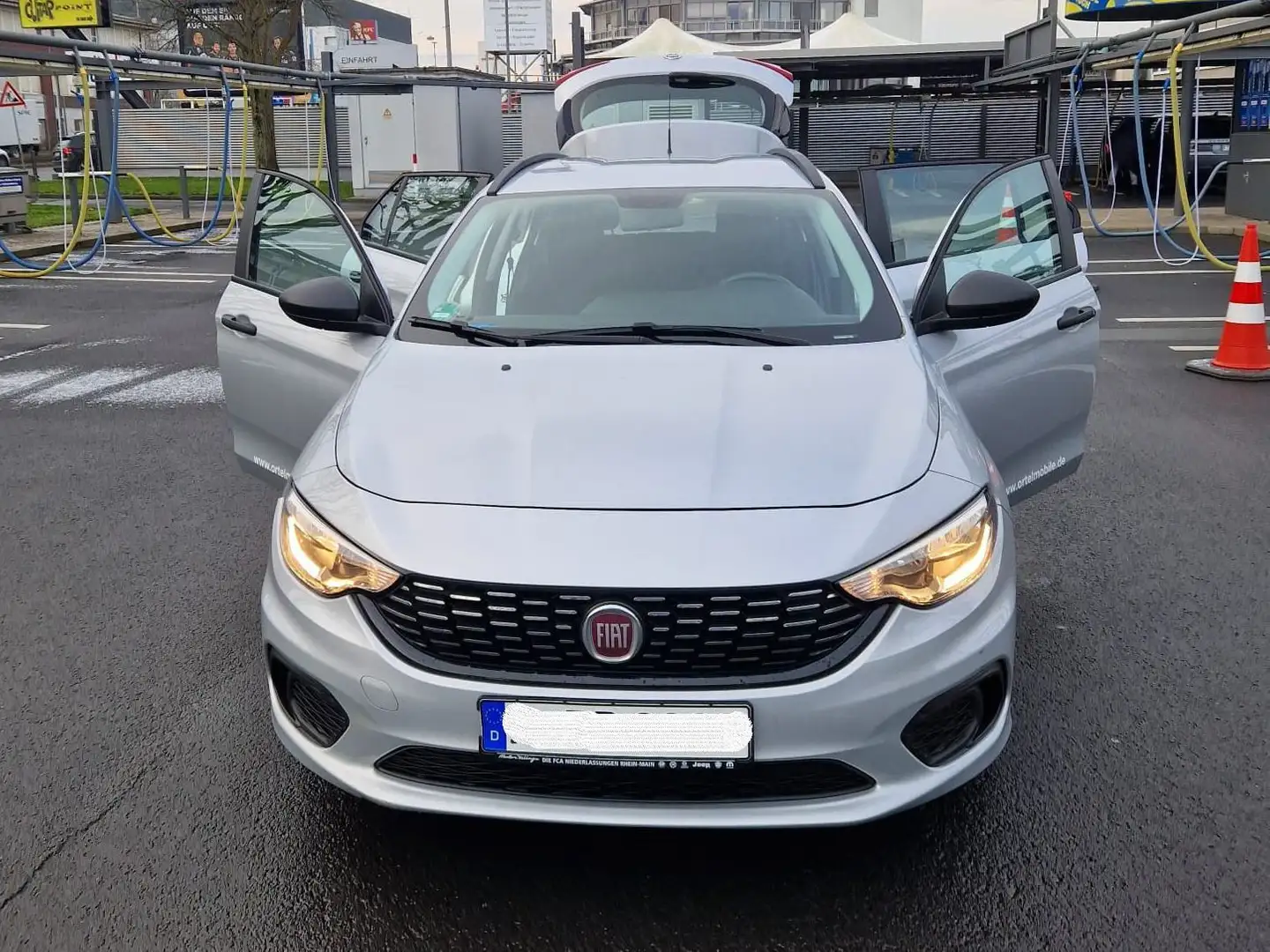 Fiat Tipo Tipo Kombi 1.4 16V More Silber - 2