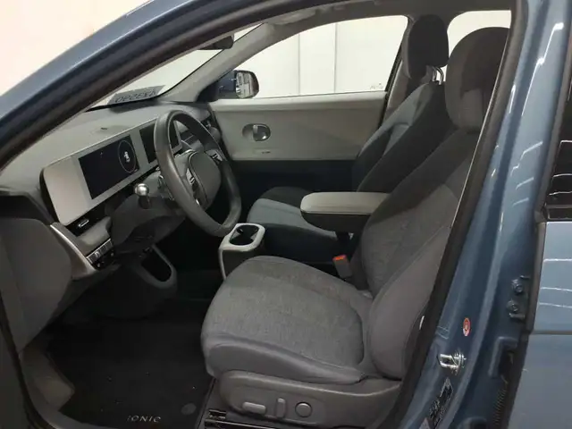Hyundai Ioniq view 7