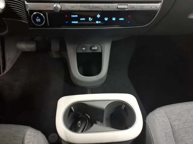 Hyundai Ioniq view 10