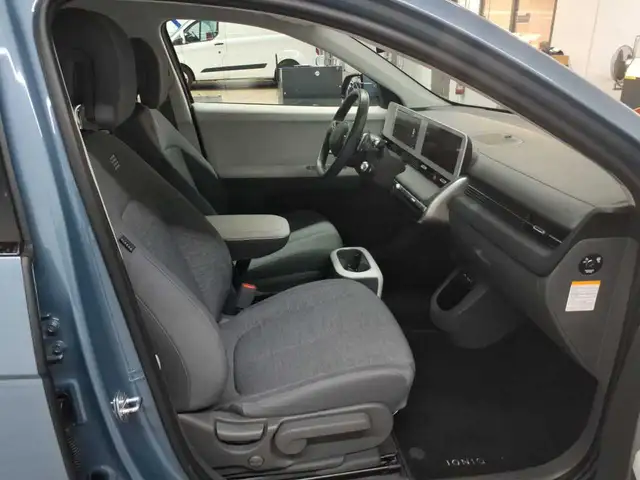 Hyundai Ioniq view 8