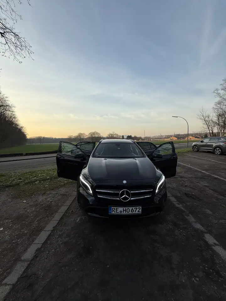 Mercedes-Benz GLA 220