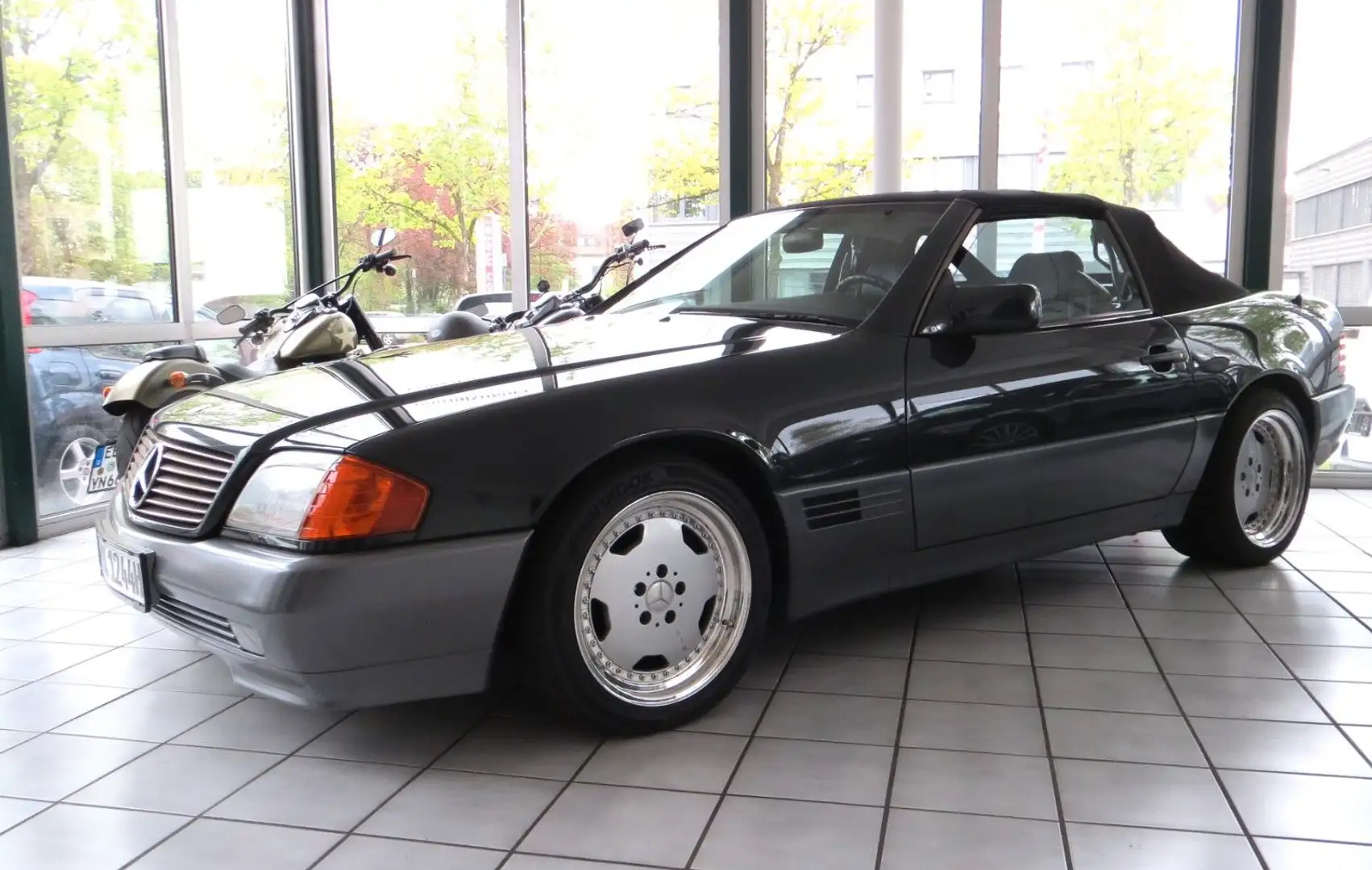 Mercedes-Benz SL 300 24V AMG Aero III* Top Zustand* Erstlack* Schwarz - 1