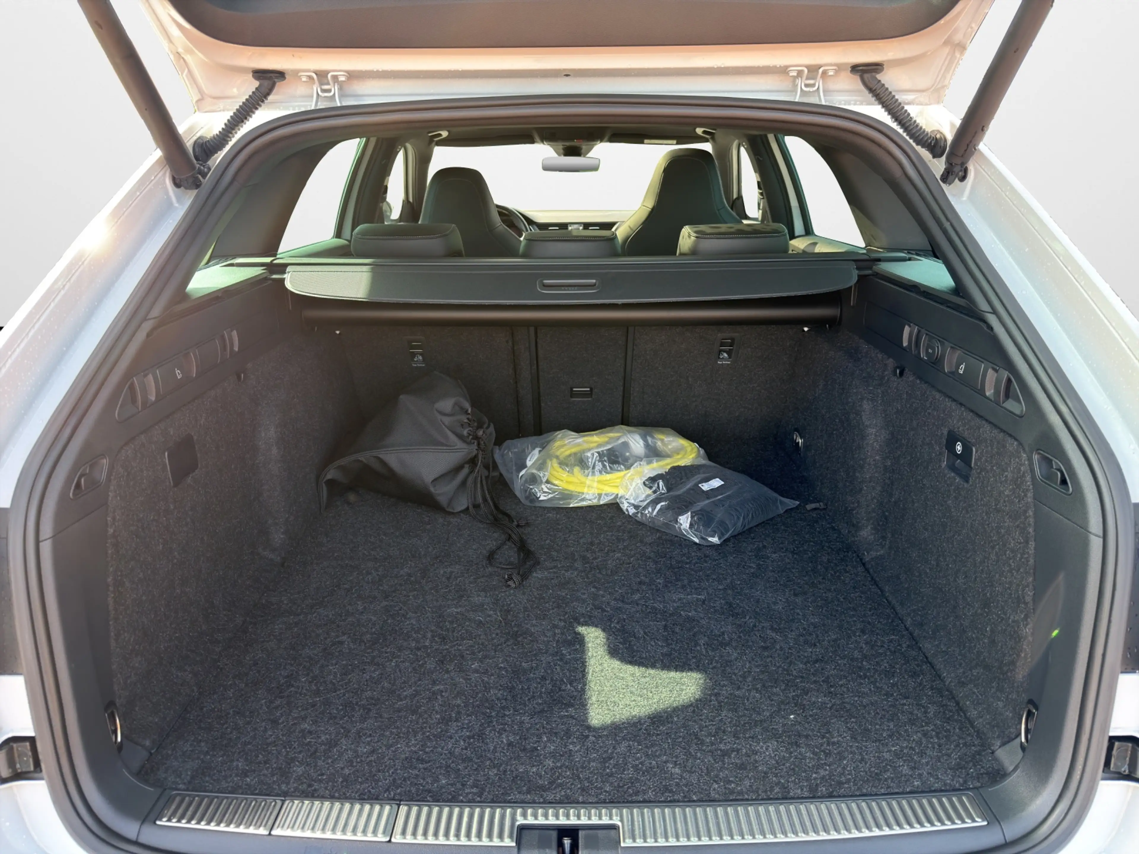 Skoda Superb Combi 1.4 TSI iV Sportline — photo 12