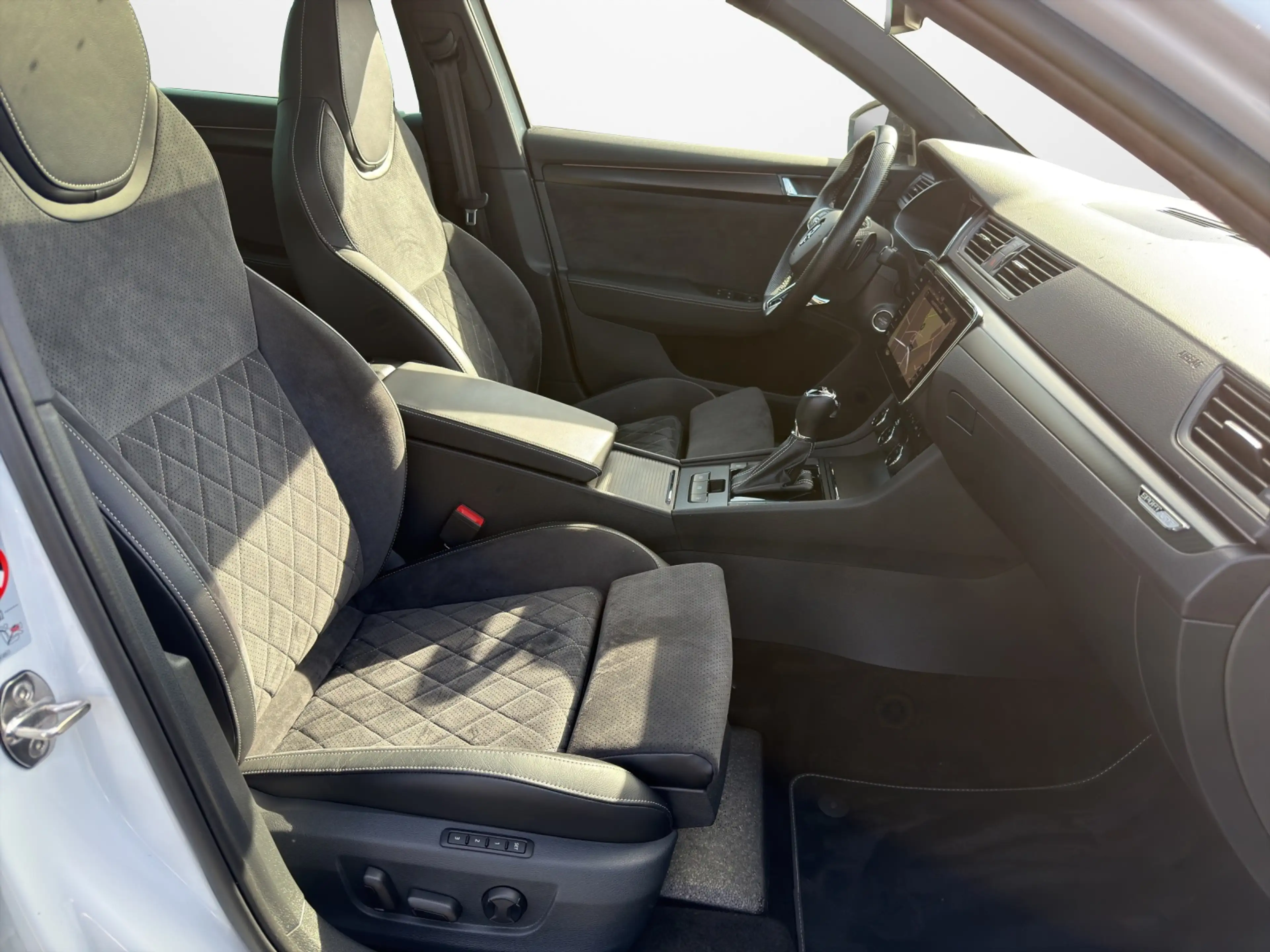 Skoda Superb Combi 1.4 TSI iV Sportline — photo 13