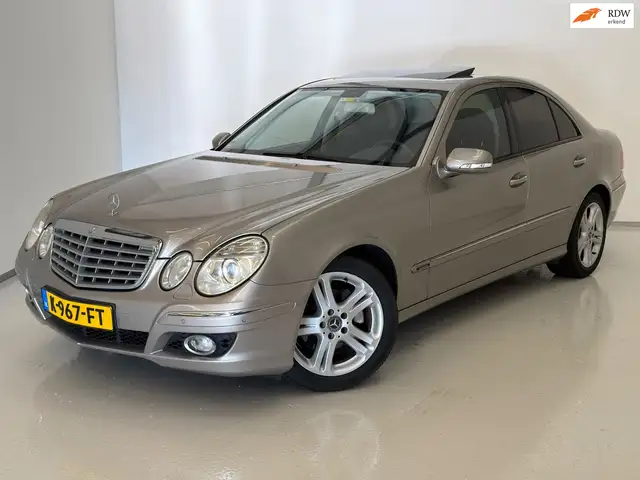 Mercedes-Benz E 230 Avantgarde / V6 / Schuifdak / Xenon / Trekhaak