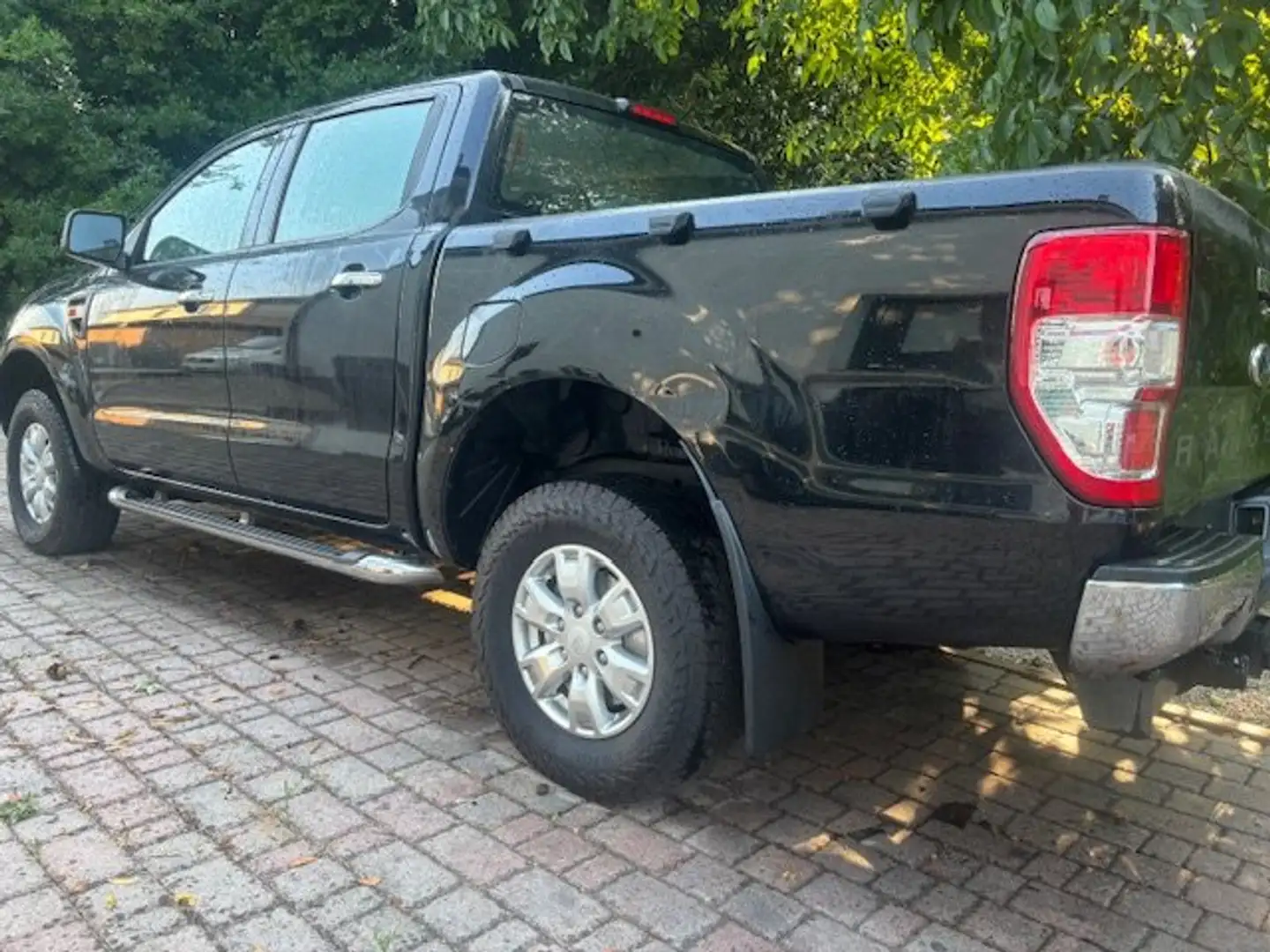 Ford Ranger 2.2 tdci double cab XLT   4x4 Zwart - 2