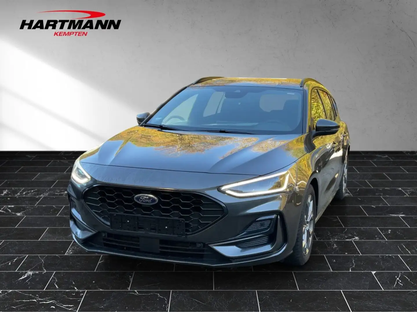 Ford Focus ST-Line Turnier Automatik Sportpaket Navi Grau - 2