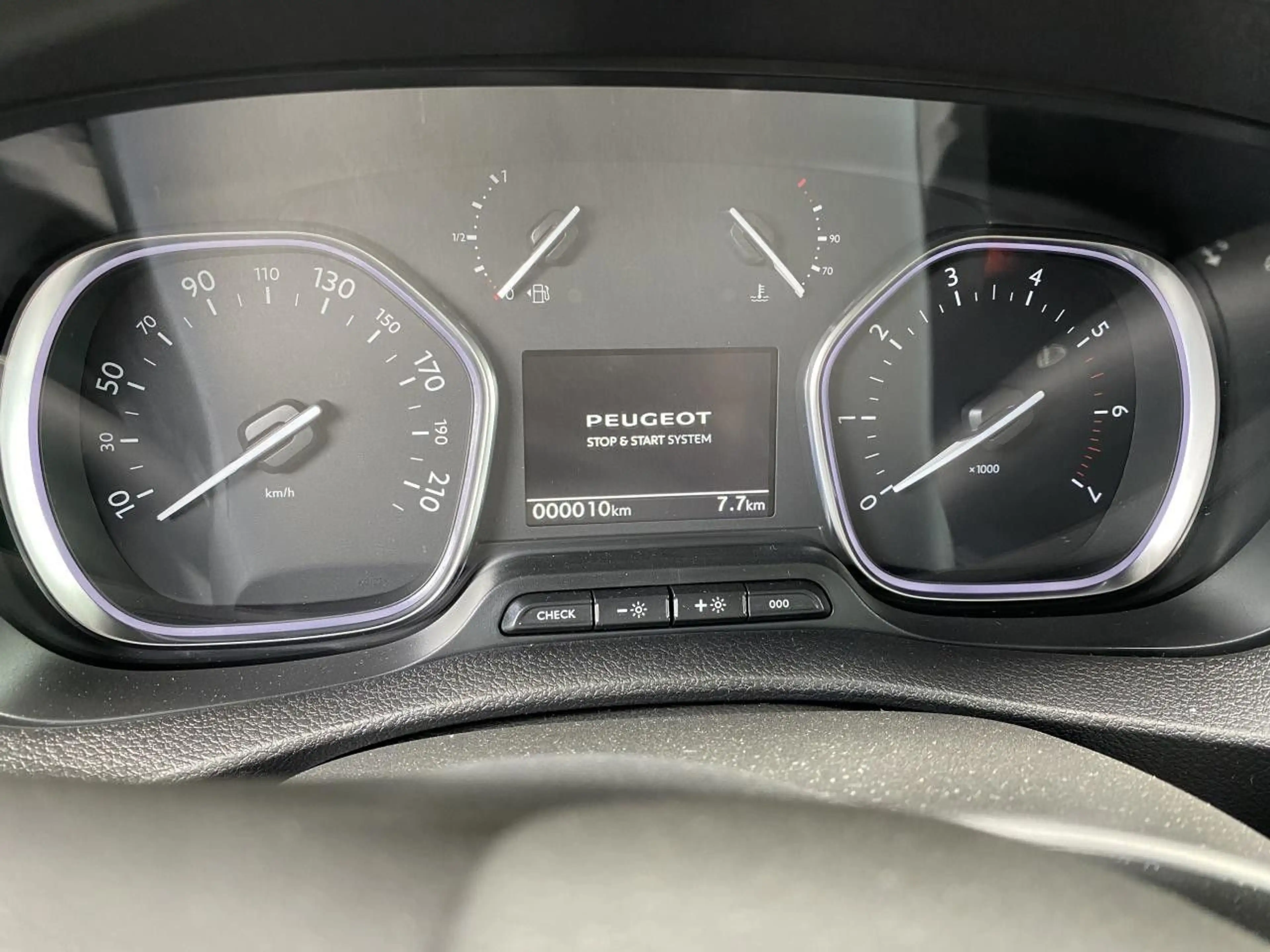 Peugeot Traveller L2 Active 2.0 BlueHDi 145 EAT8 Klima — photo 14