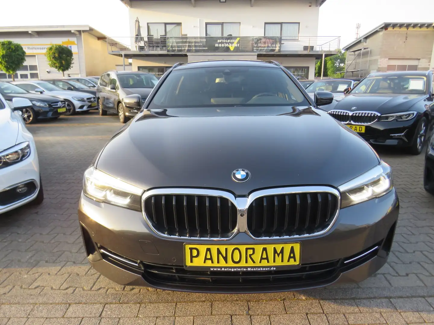 BMW 530 dA xDrive touring *PANO *LEDER *360°KAMERA Gris - 2