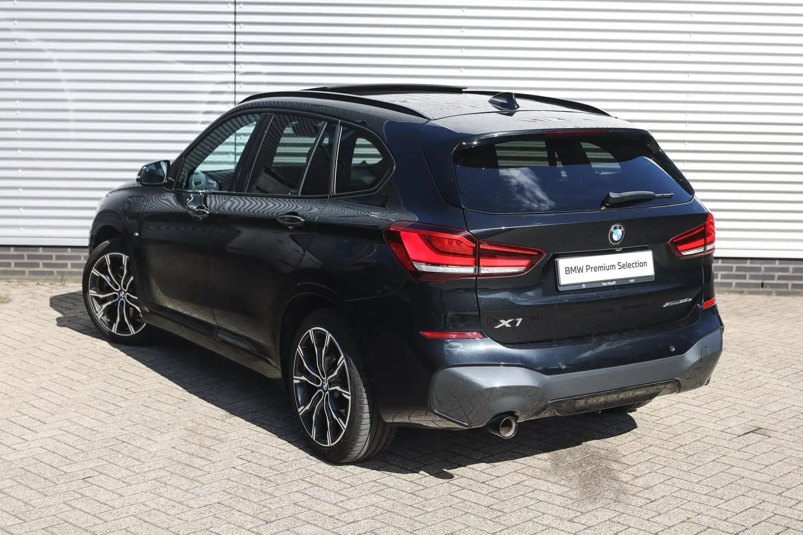 BMW X1 xDrive25e High Executive M Sport Automaat / Panora Schwarz - 2