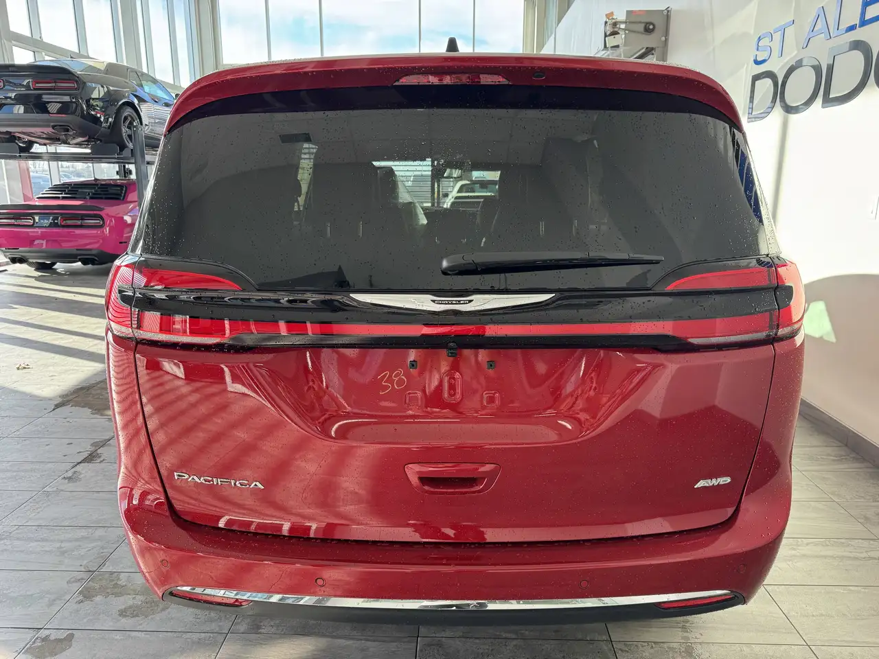 Chrysler Pacifica снимка Chrysler Pacifica