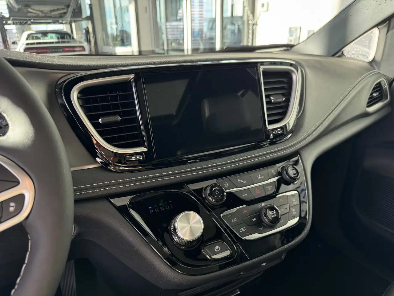 Chrysler Pacifica снимка Chrysler Pacifica