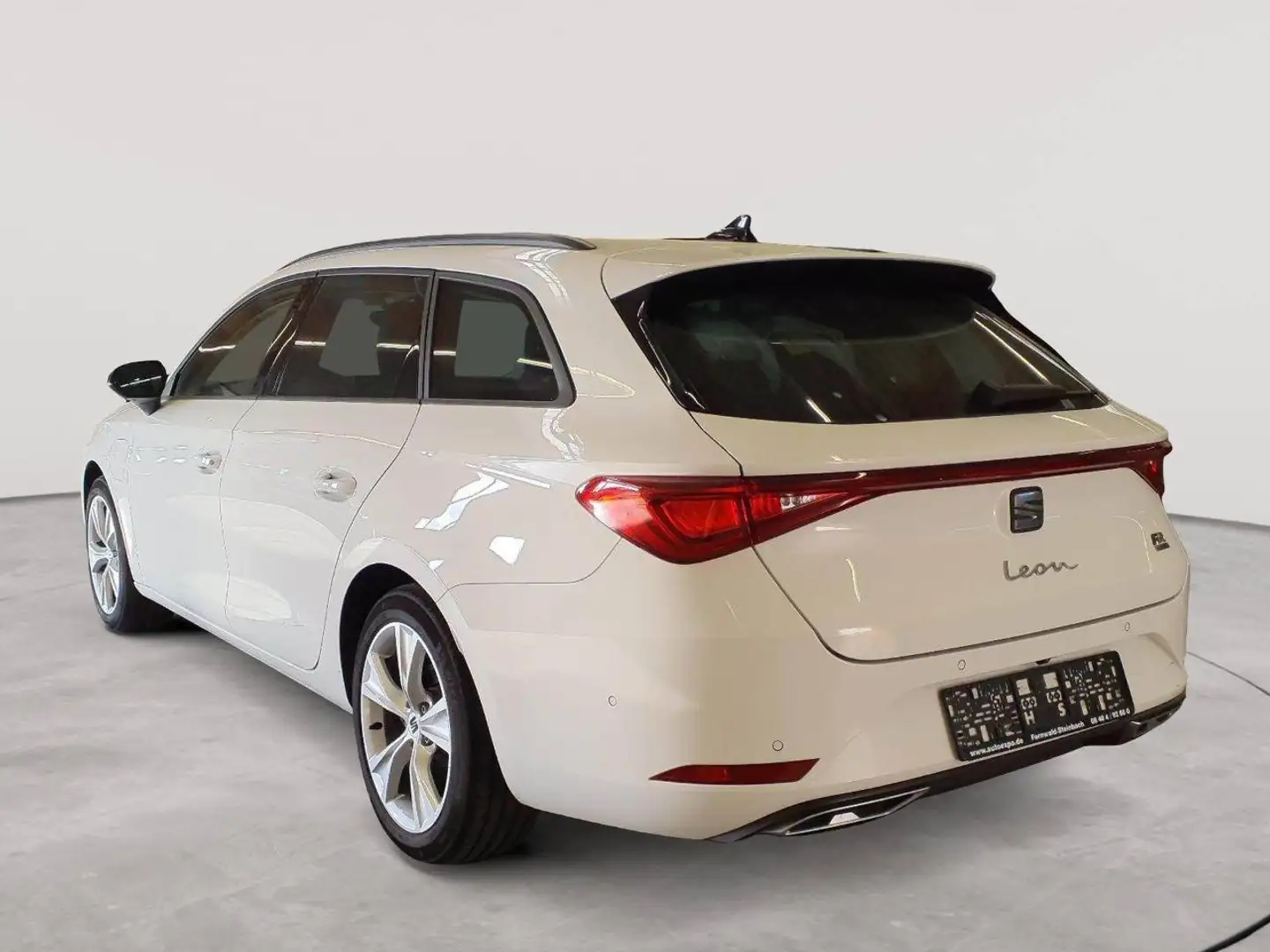 SEAT Leon Sportstourer FR e-Hybrid Weiß - 1