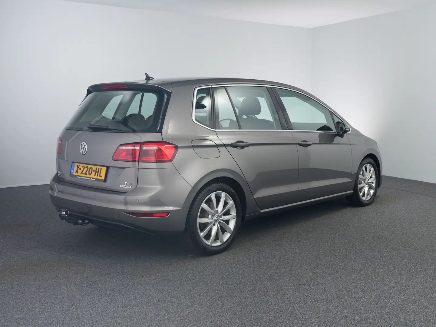 Volkswagen Golf Sportsvan 1.4 TSI Connected Series | Camera | Trekhaak | Grijs - 2