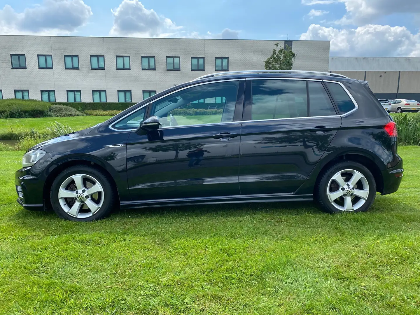 Volkswagen Golf Sportsvan 2017 * 2.0 TDI Highline * LMV * AIRCO * NAV Zwart - 2