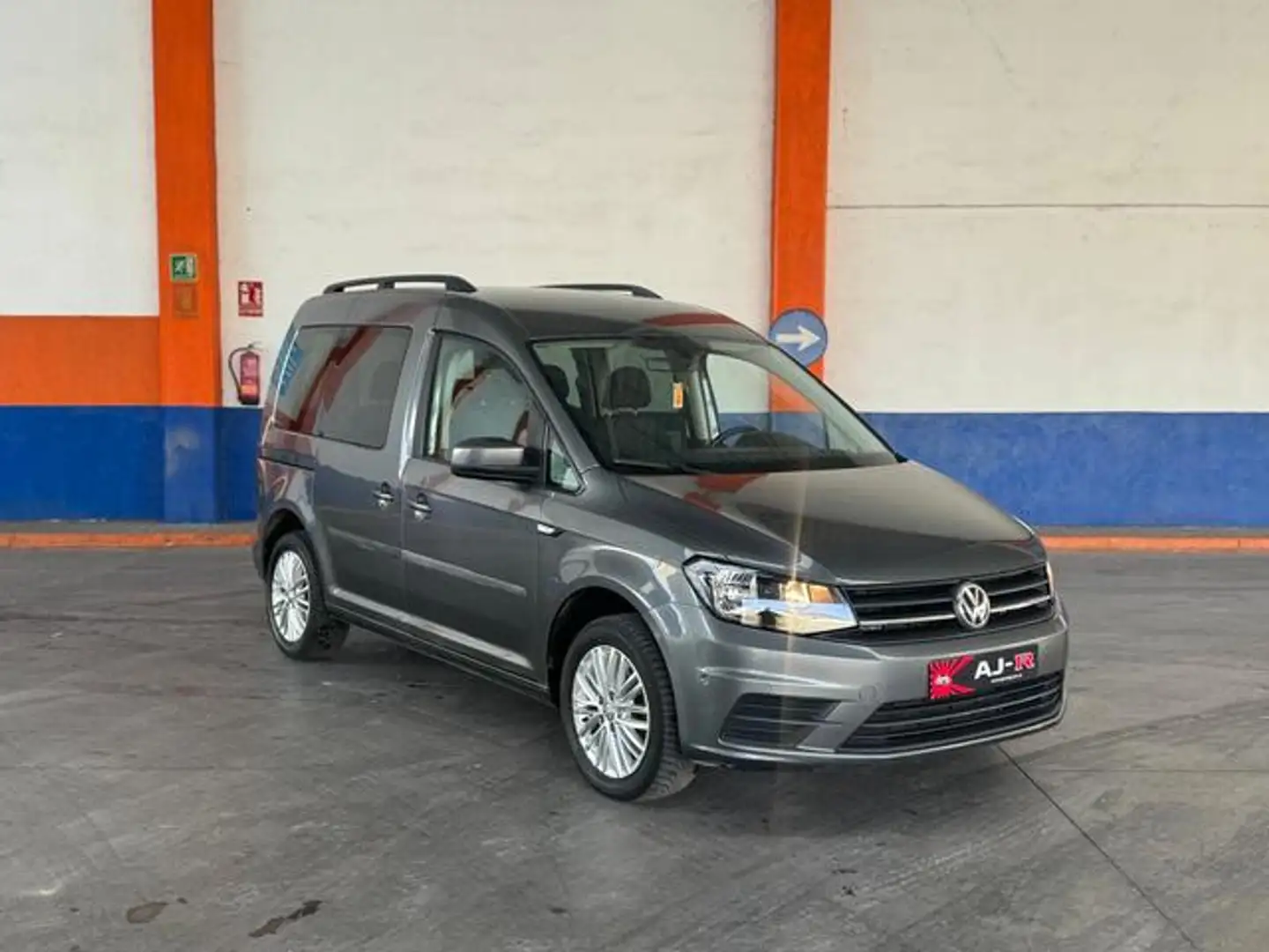 Volkswagen Caddy 2.0TDI Beach 75kW Grijs - 1