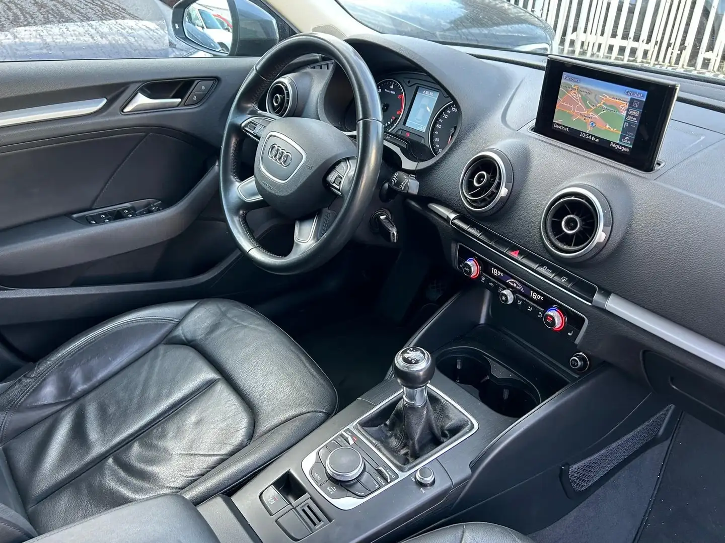 Audi A3 A3 Sportback 1.6 TDi CUIR/NAVIGATION/CLIM AUTO Grijs - 2