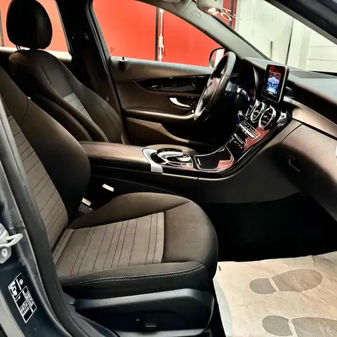 Mercedes-Benz C view 11