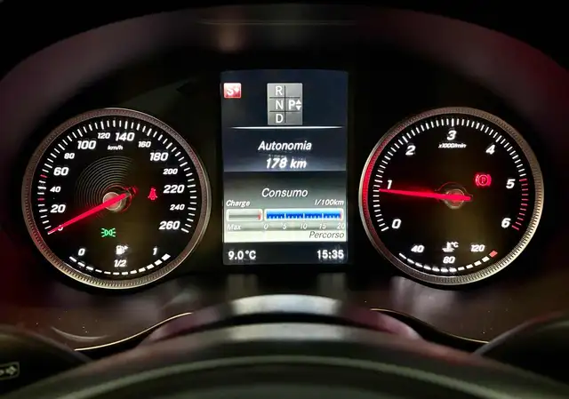 Mercedes-Benz C view 15