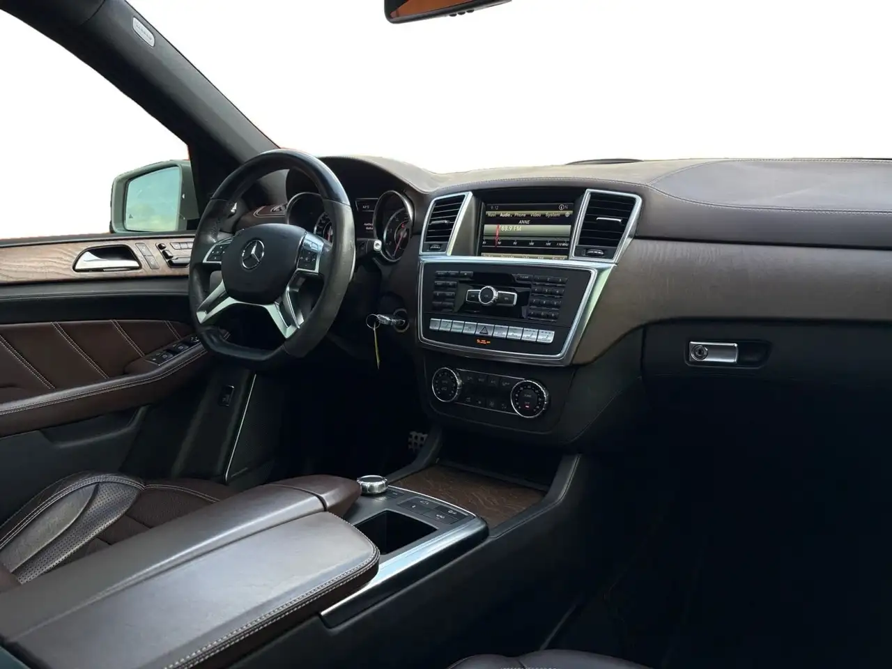 Mercedes-Benz M-Class снимка Mercedes-Benz M-Class