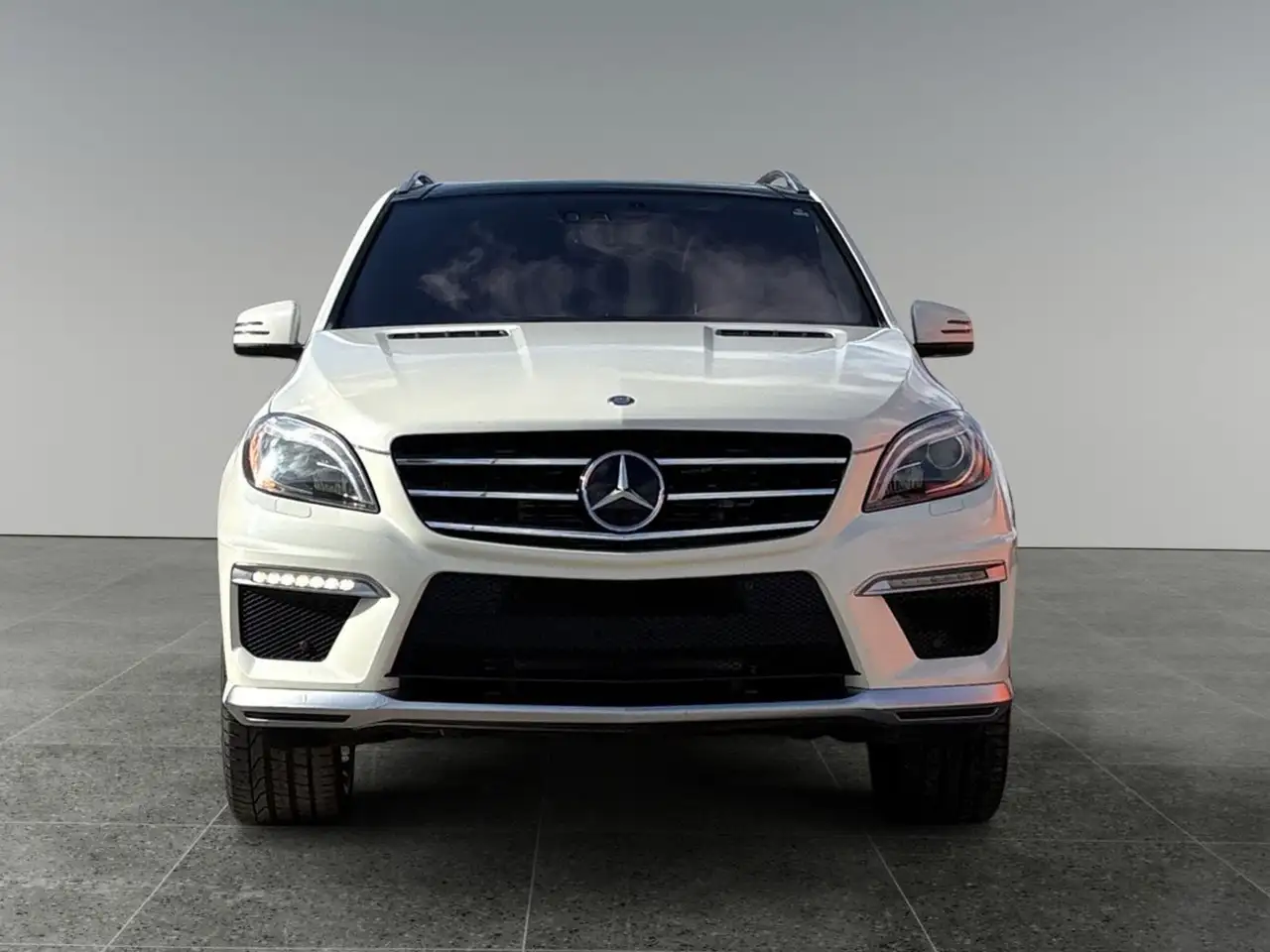 Mercedes-Benz M-Class снимка Mercedes-Benz M-Class