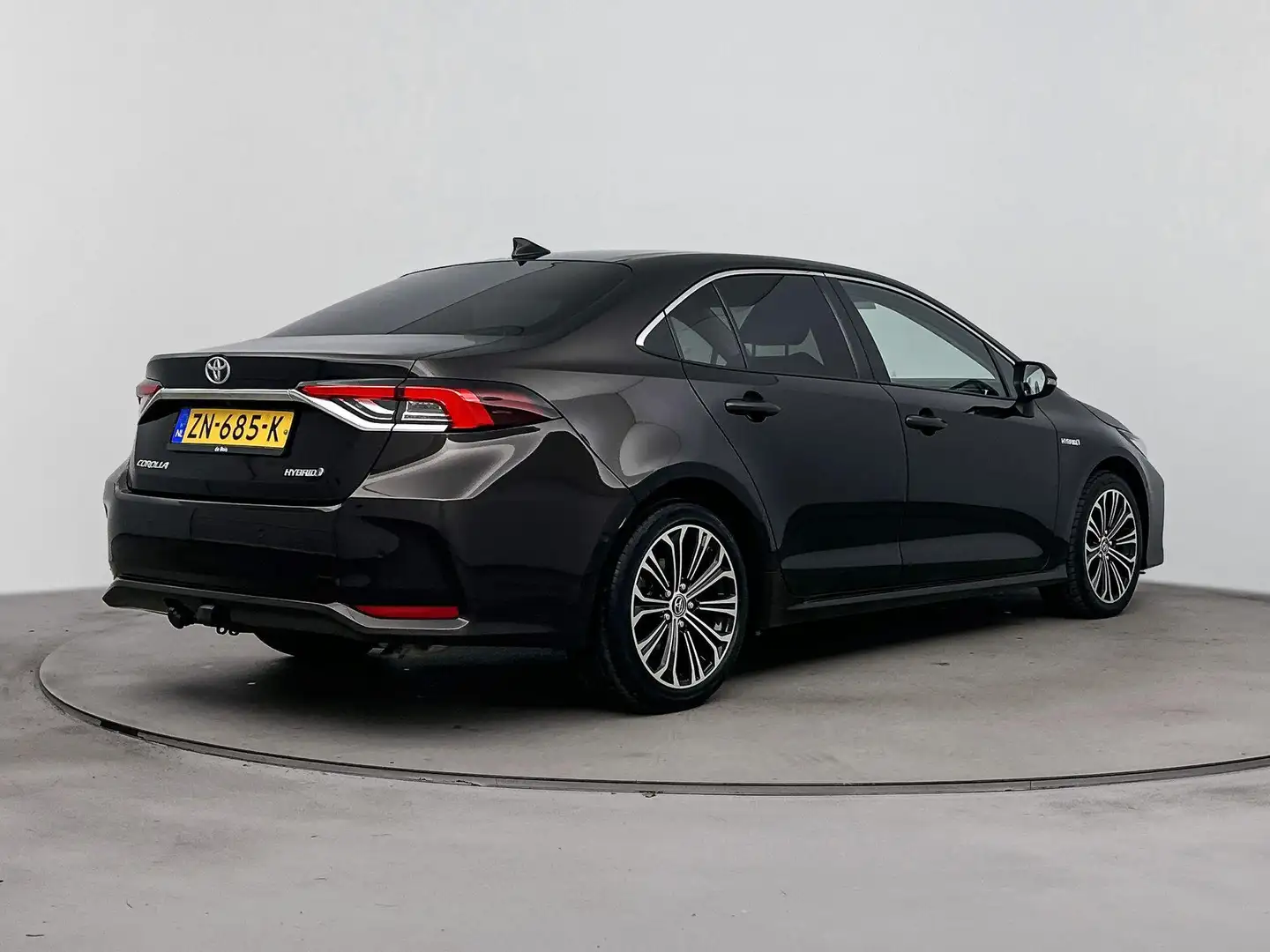 Toyota Corolla 1.8 Hybrid Executive | Lage km-stand! | Leer | Tre Bruin - 2