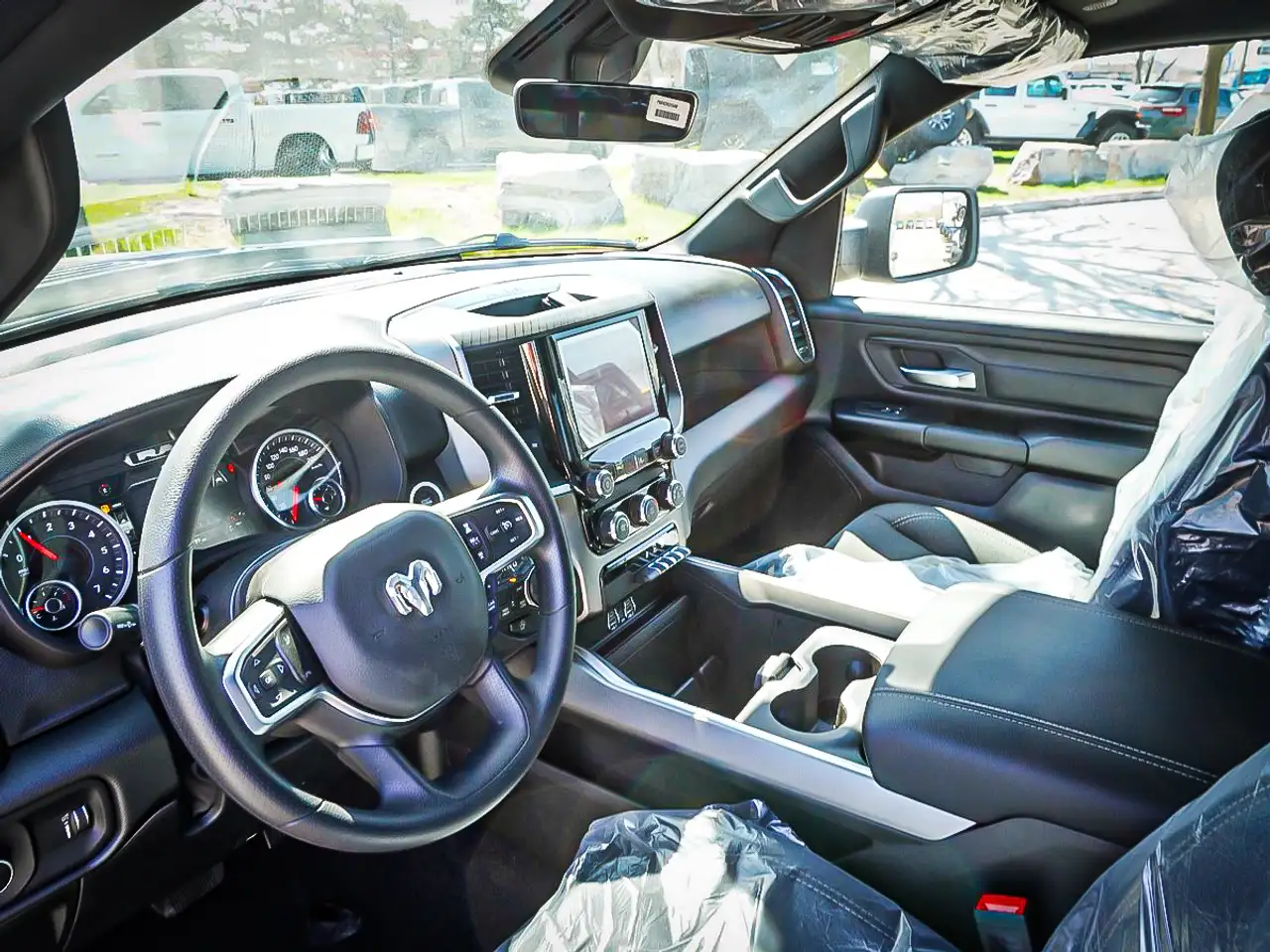 RAM 1500 снимка RAM 1500