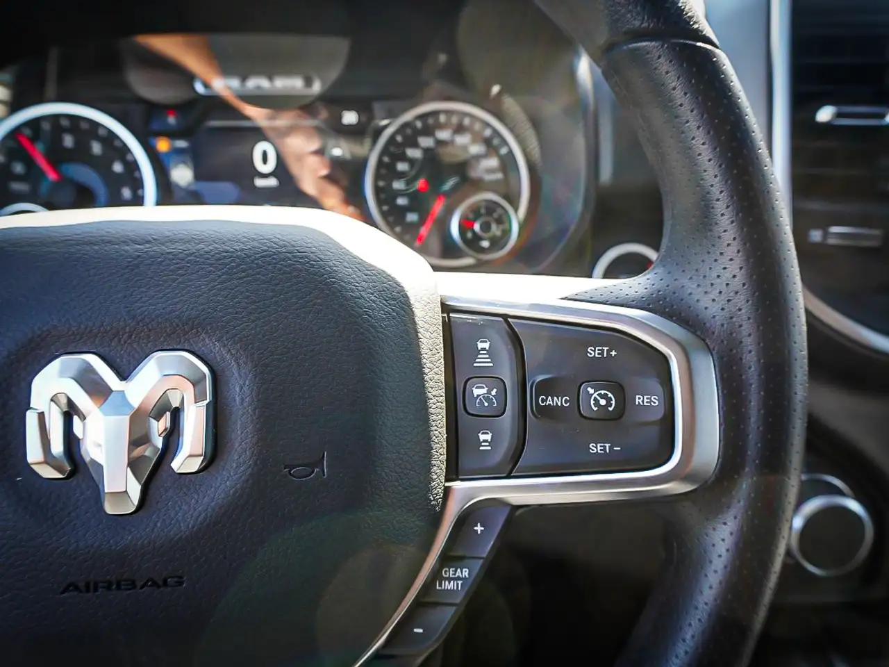 RAM 1500 снимка RAM 1500