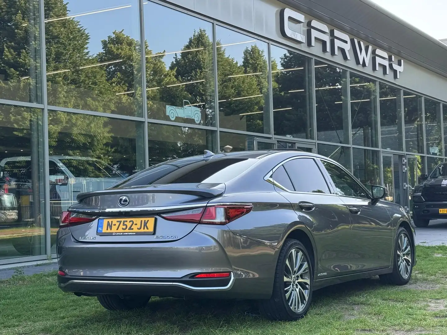 Lexus ES 300 300h Preference Line NL-Auto 1E EIG. Серый - 2