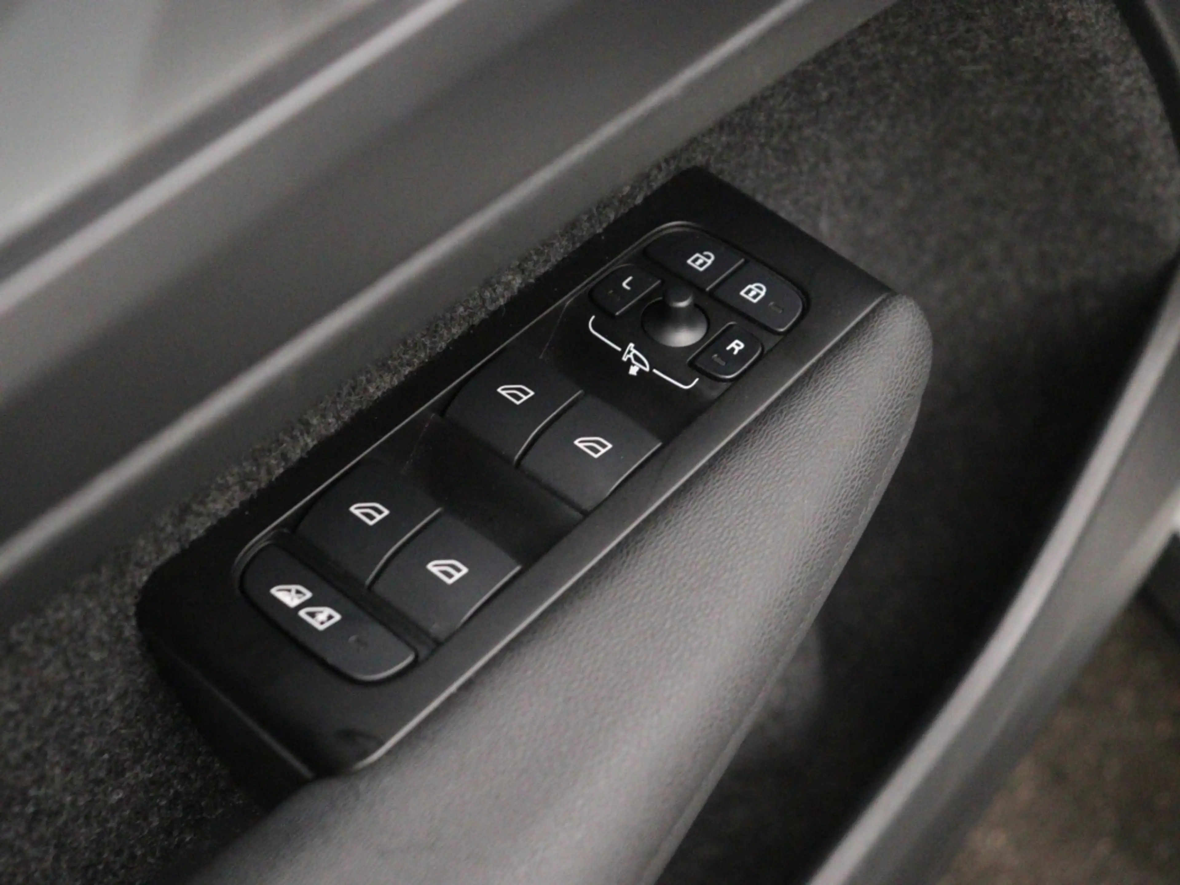 Volvo C40 TWIN MOTOR INTRO EDITION 20INCH — photo 11