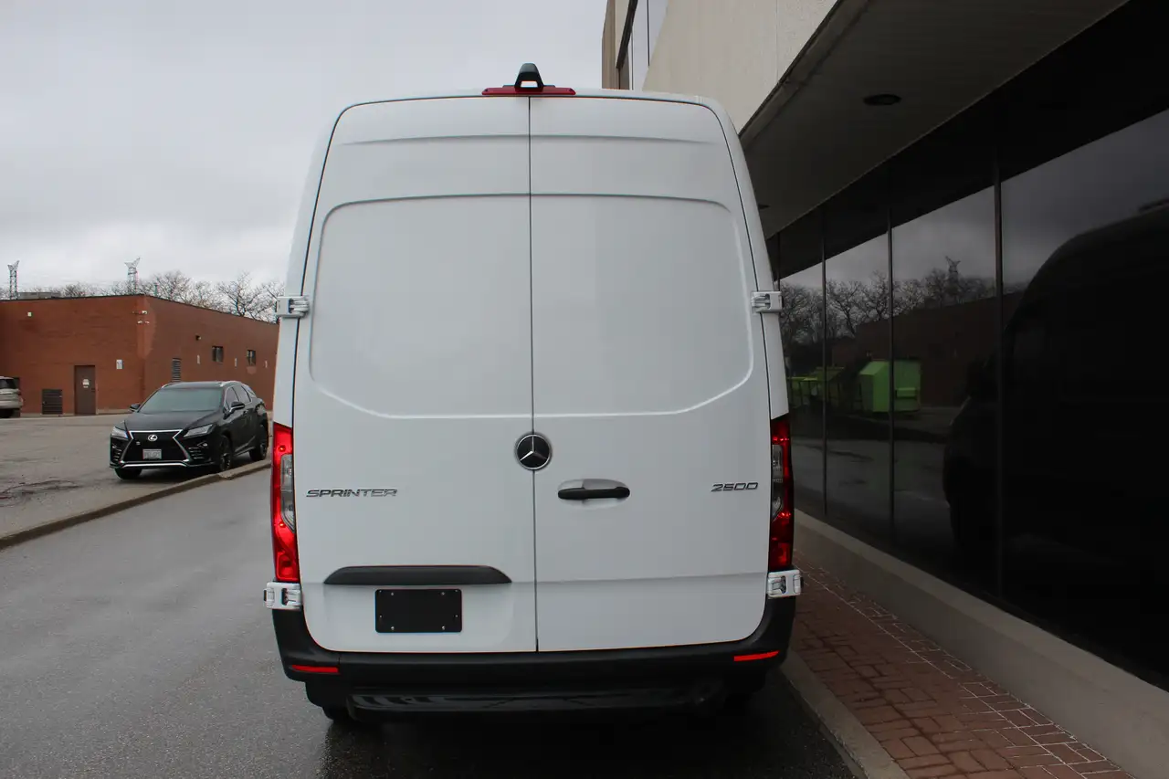 Mercedes-Benz Sprinter снимка Mercedes-Benz Sprinter