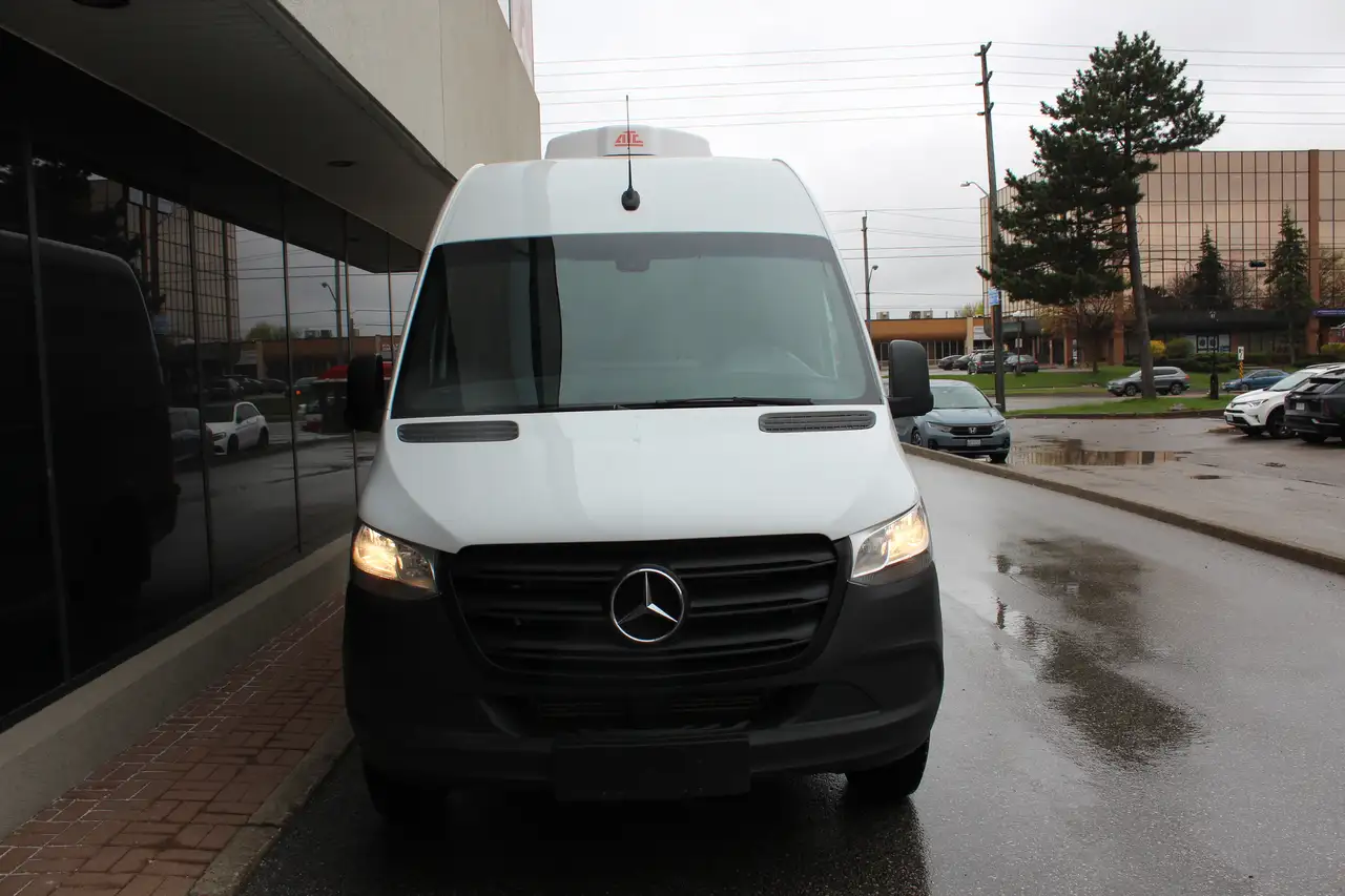 Mercedes-Benz Sprinter снимка Mercedes-Benz Sprinter