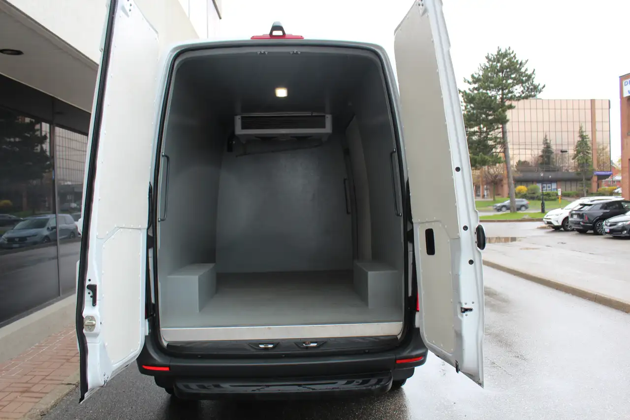 Mercedes-Benz Sprinter снимка Mercedes-Benz Sprinter