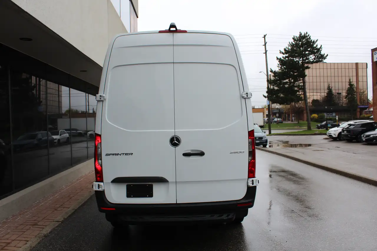 Mercedes-Benz Sprinter снимка Mercedes-Benz Sprinter