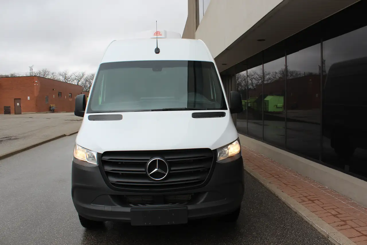 Mercedes-Benz Sprinter снимка Mercedes-Benz Sprinter