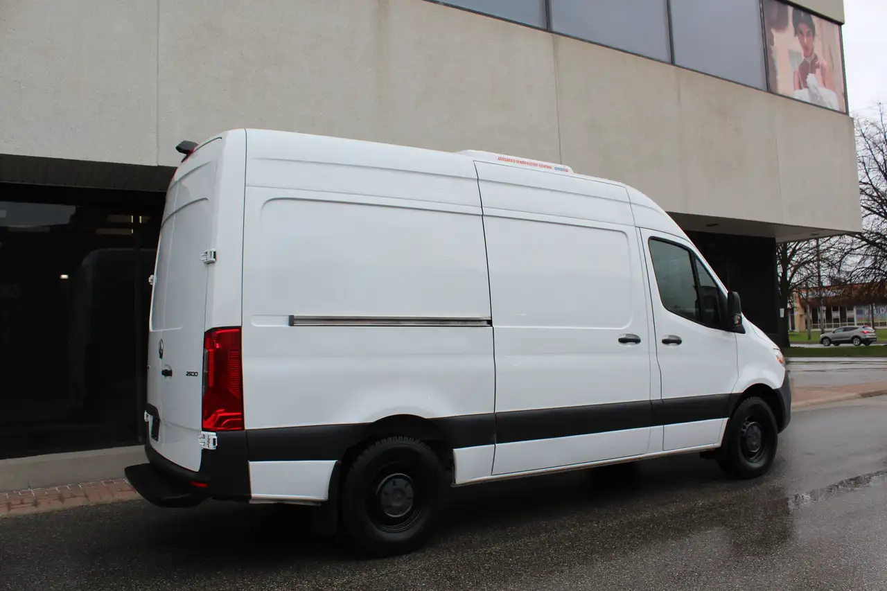Mercedes-Benz Sprinter снимка Mercedes-Benz Sprinter