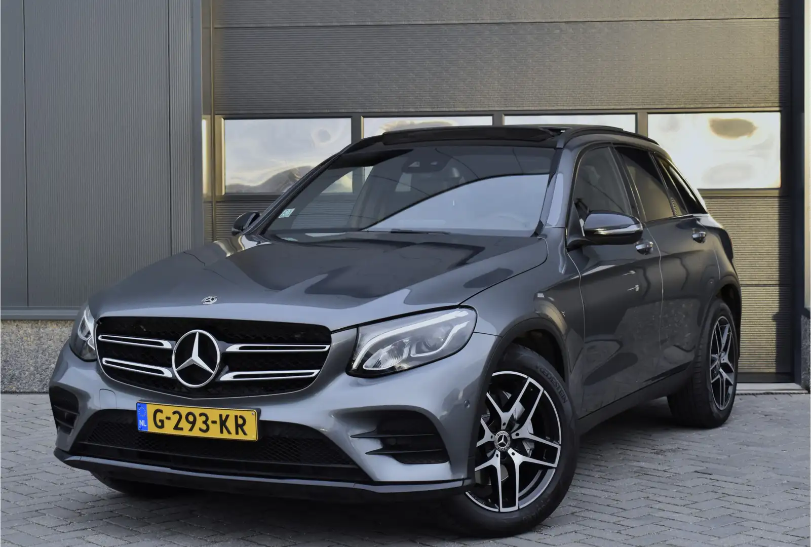 Mercedes-Benz GLC 220 d 4MATIC Business Solution AMG Pano - Trekhaak - C Grijs - 1