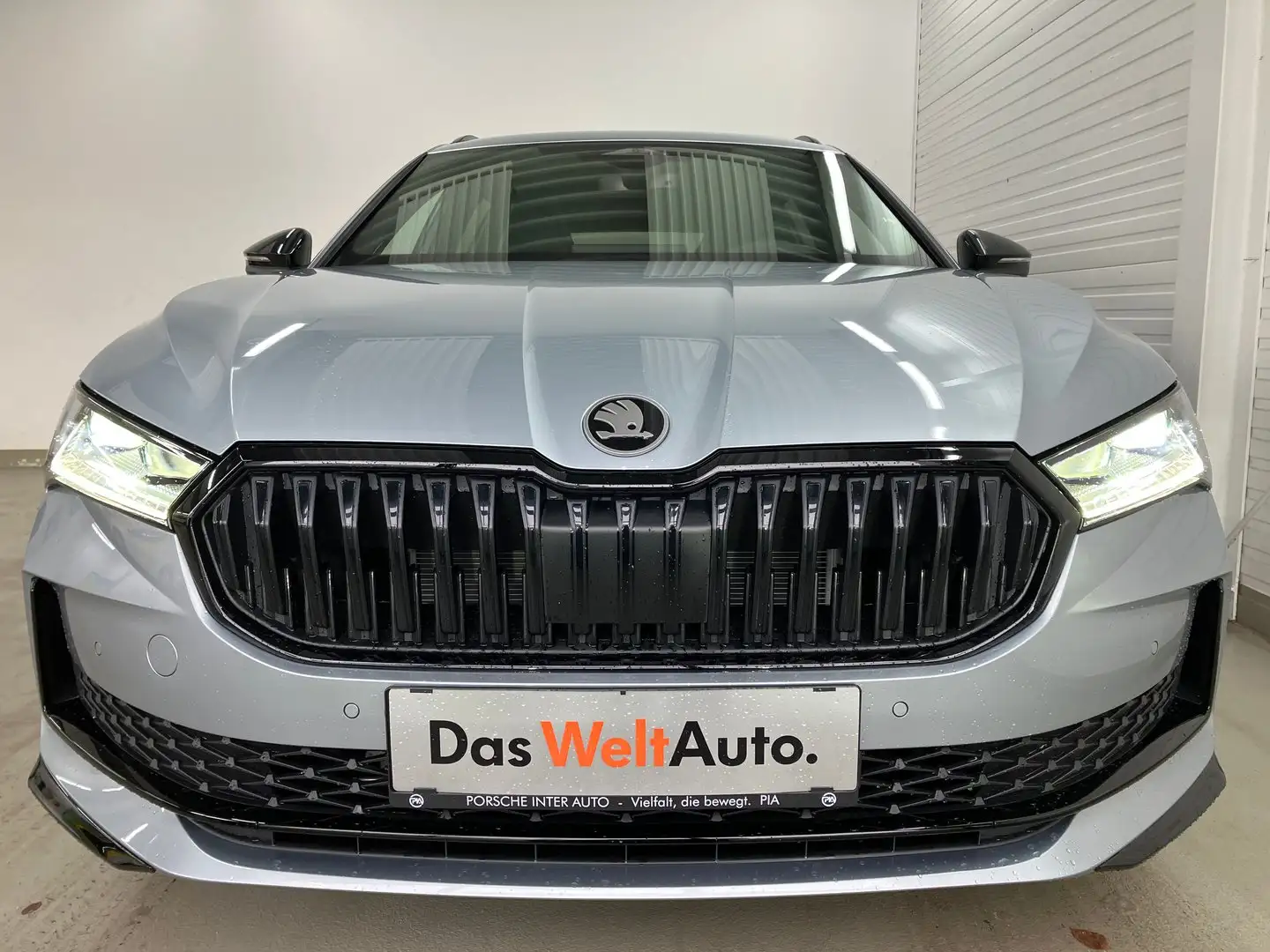Skoda Superb Sportline iV TSI DSG Silber - 2