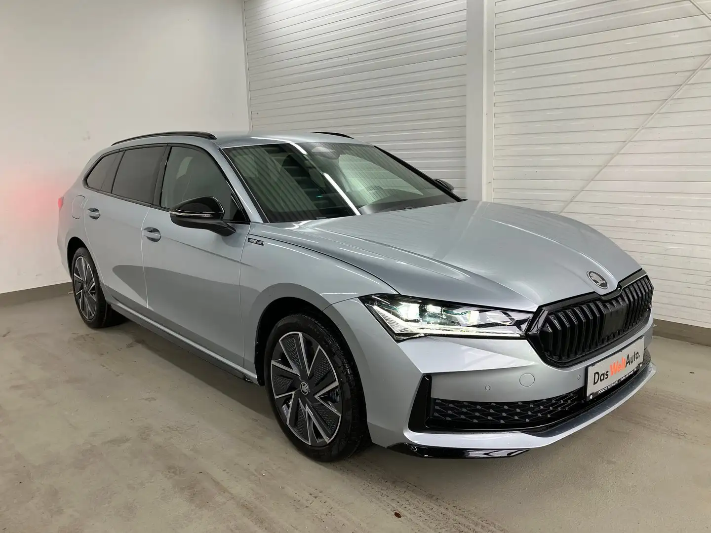 Skoda Superb Sportline iV TSI DSG Silber - 1
