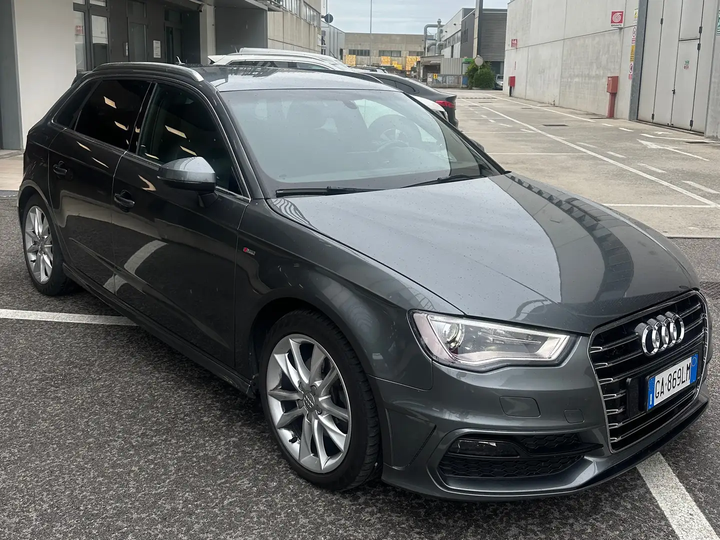 Audi A3 A3 5p 1.9 tdi Attraction 110cv auto Gris - 1