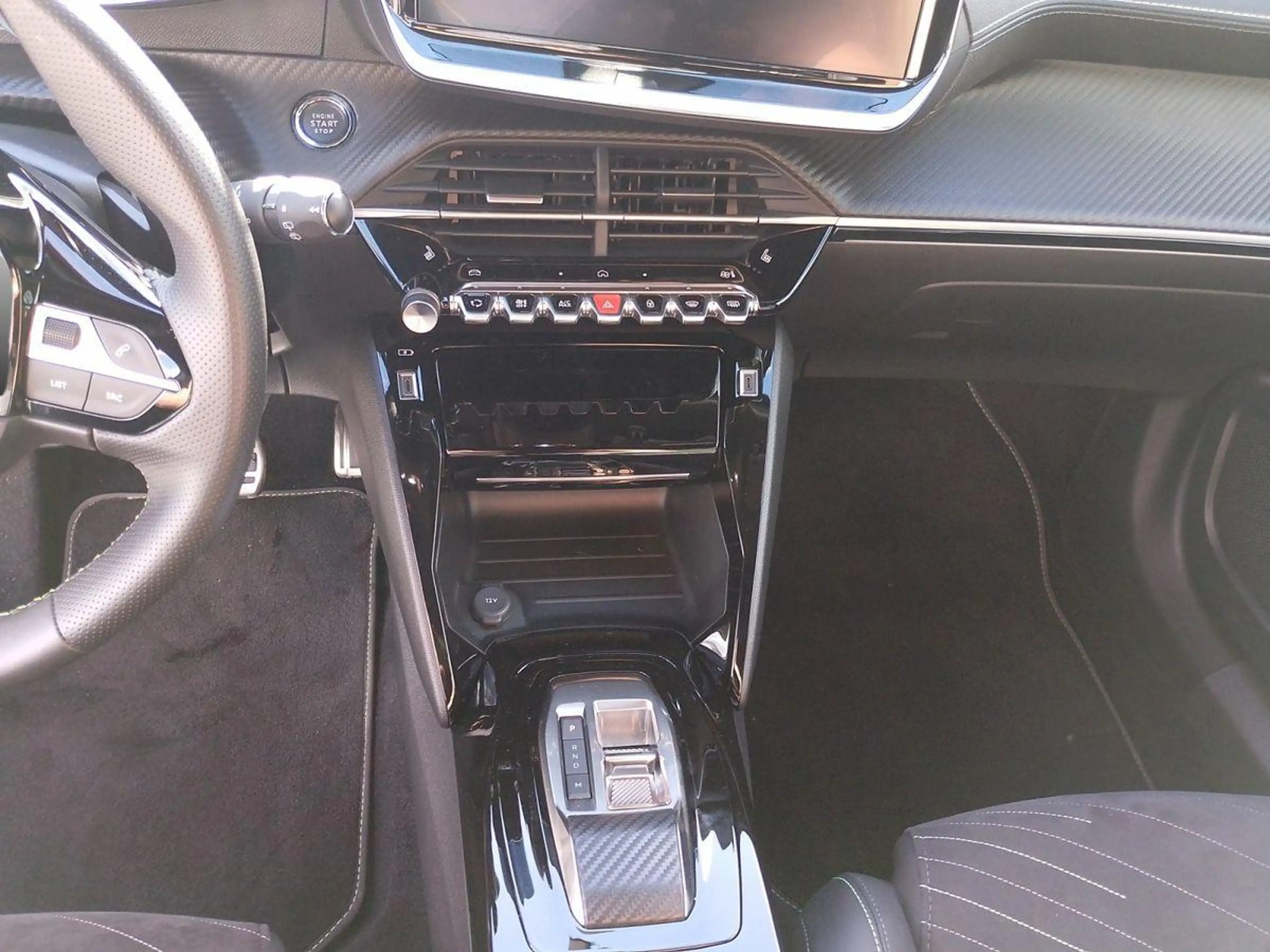 Peugeot 2008 GT 130 EAT8 Massage/NAVI/SHZ/AHK/360°/ACC — photo 9