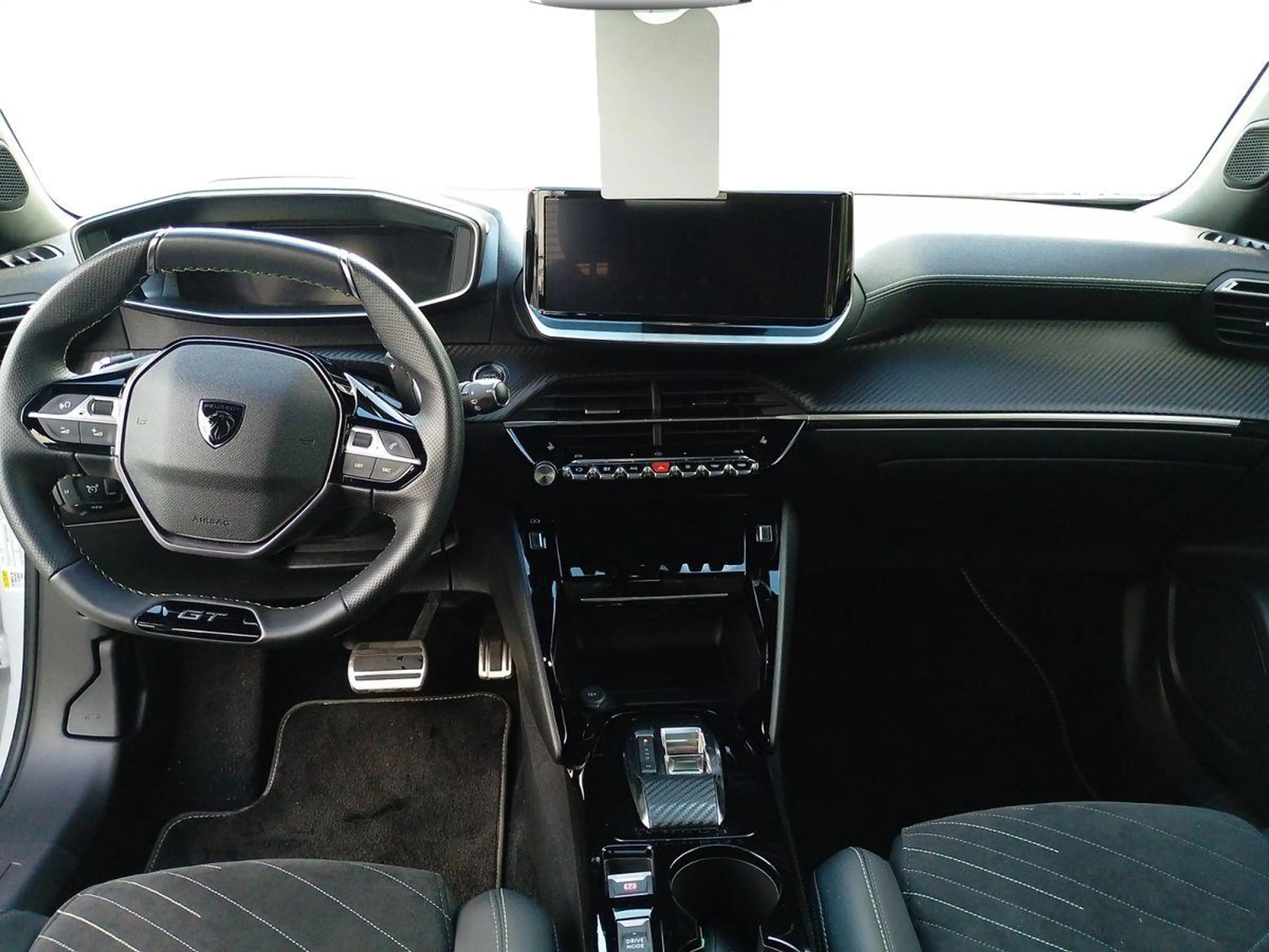 Peugeot 2008 GT 130 EAT8 Massage/NAVI/SHZ/AHK/360°/ACC — photo 15