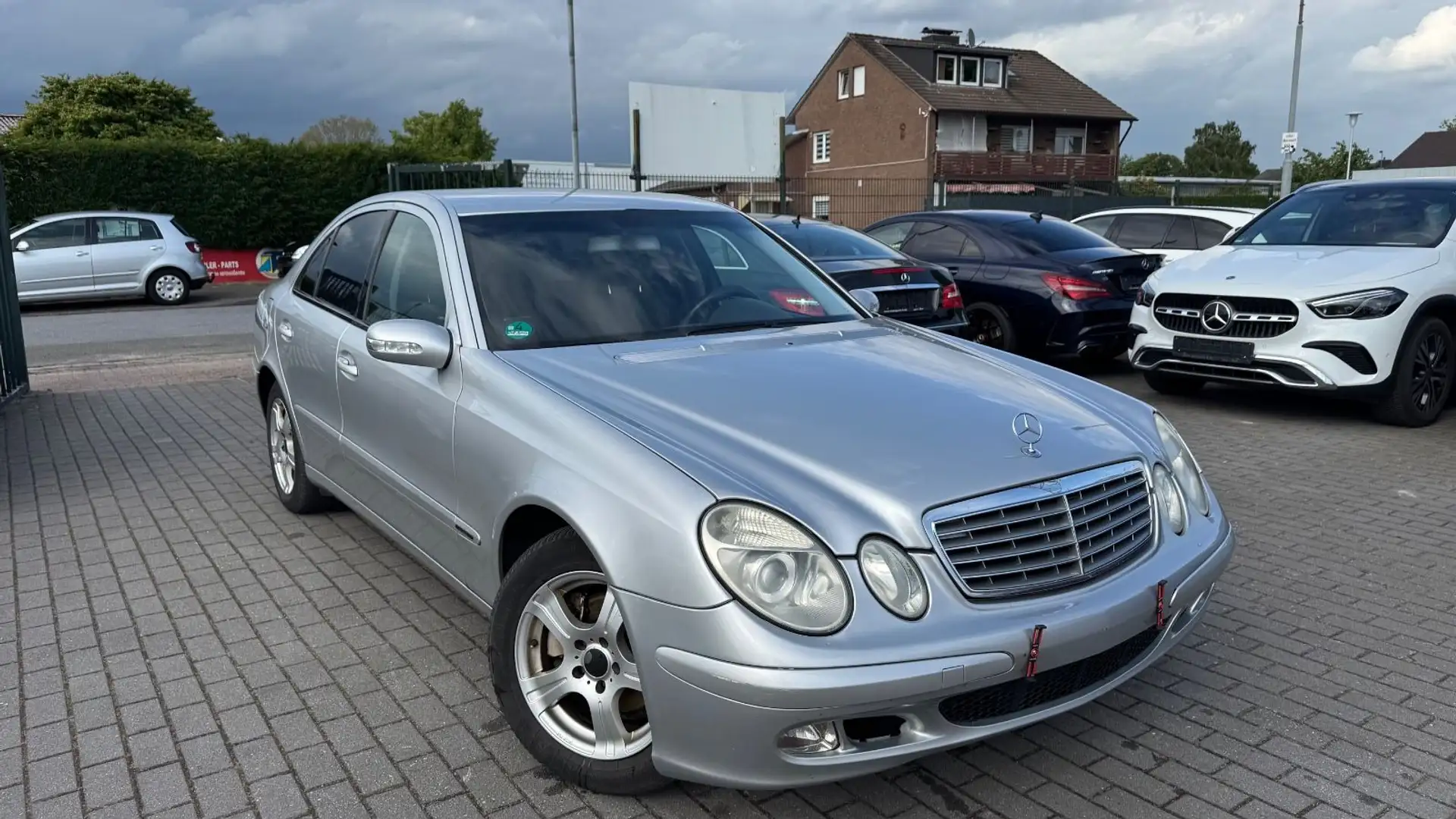 Mercedes-Benz E 220 CDI Lim.  | KLIMA | AHK | TÜV/AU 04/2027 Argent - 1
