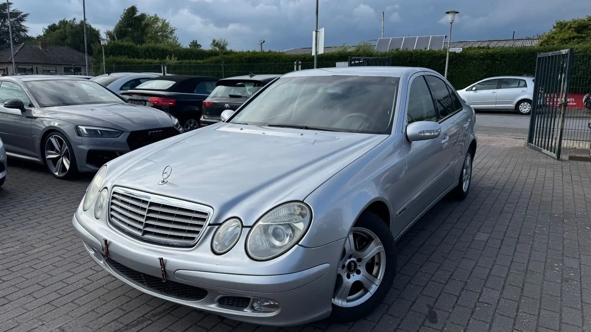 Mercedes-Benz E 220 CDI Lim.  | KLIMA | AHK | TÜV/AU 04/2027 Argent - 2
